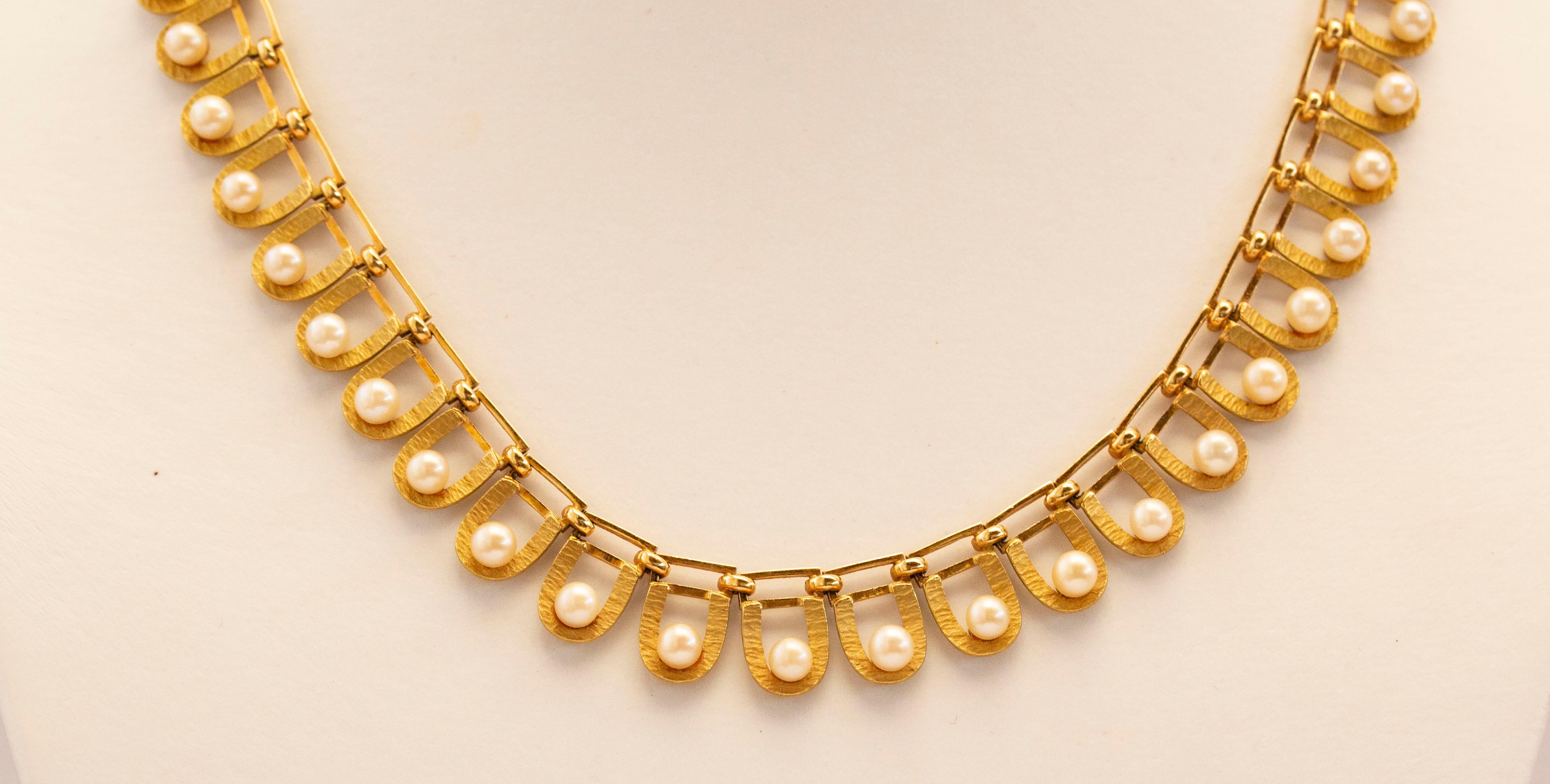14 Karat Yellow Gold Choker Link Necklace with Cultivated Akoya Pearls  In Good Condition In Arnhem, NL