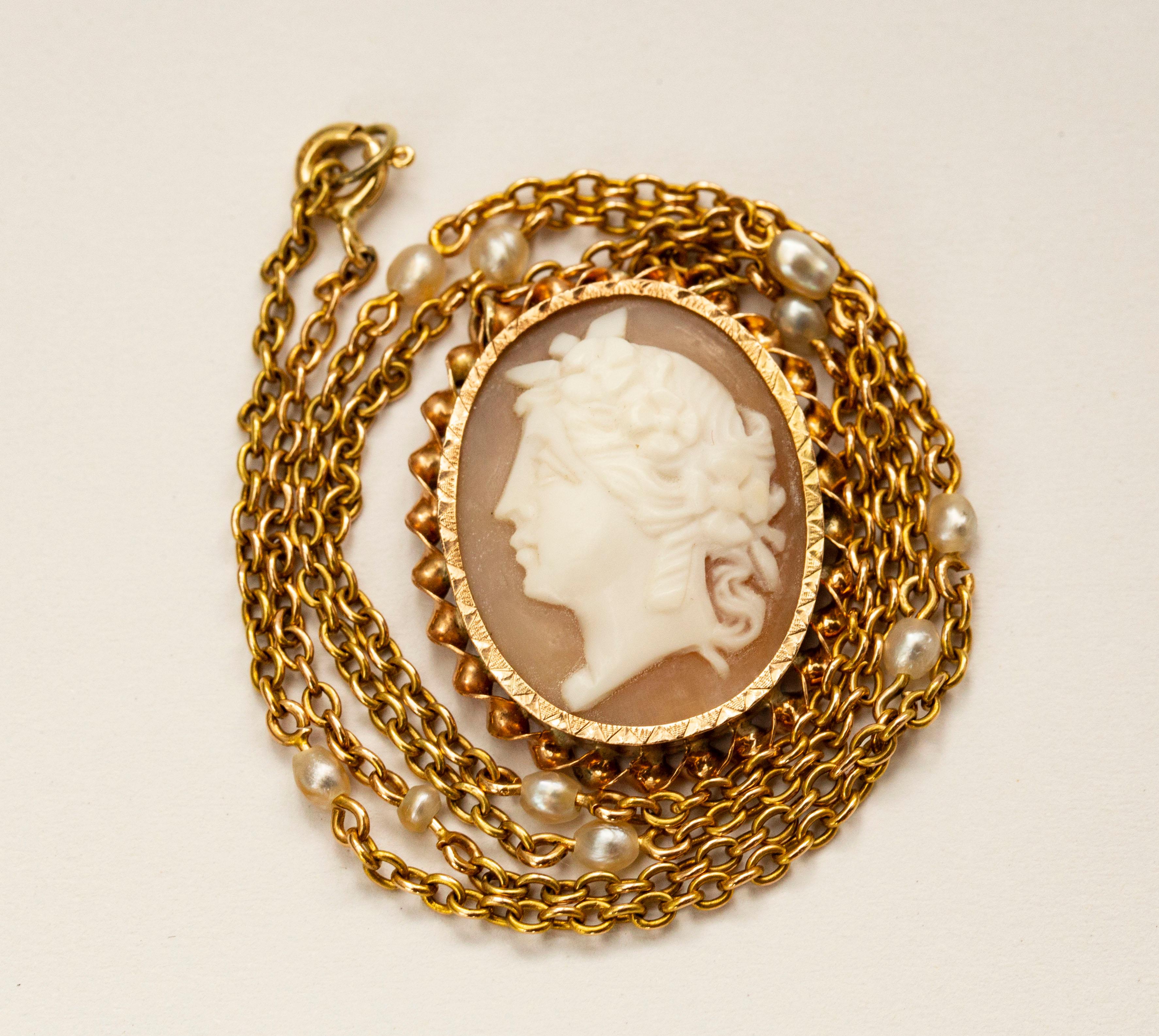 Retro 14 Karat Yellow Gold Choker Necklace with Pearls and Shell Cameo For Sale