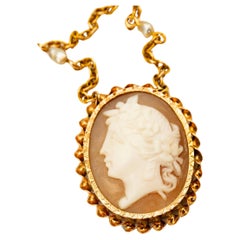 Collier ras du cou en or jaune 14 carats avec perles et camée coquillage