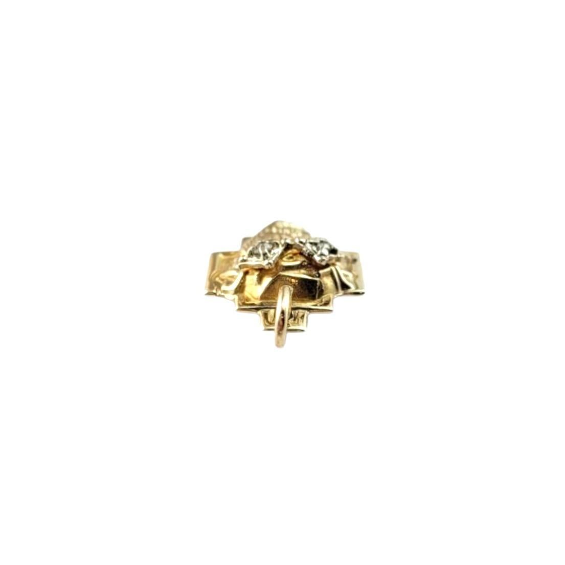 Breloque croix du Christ en or jaune 14 carats n° 21507 Pour femmes en vente