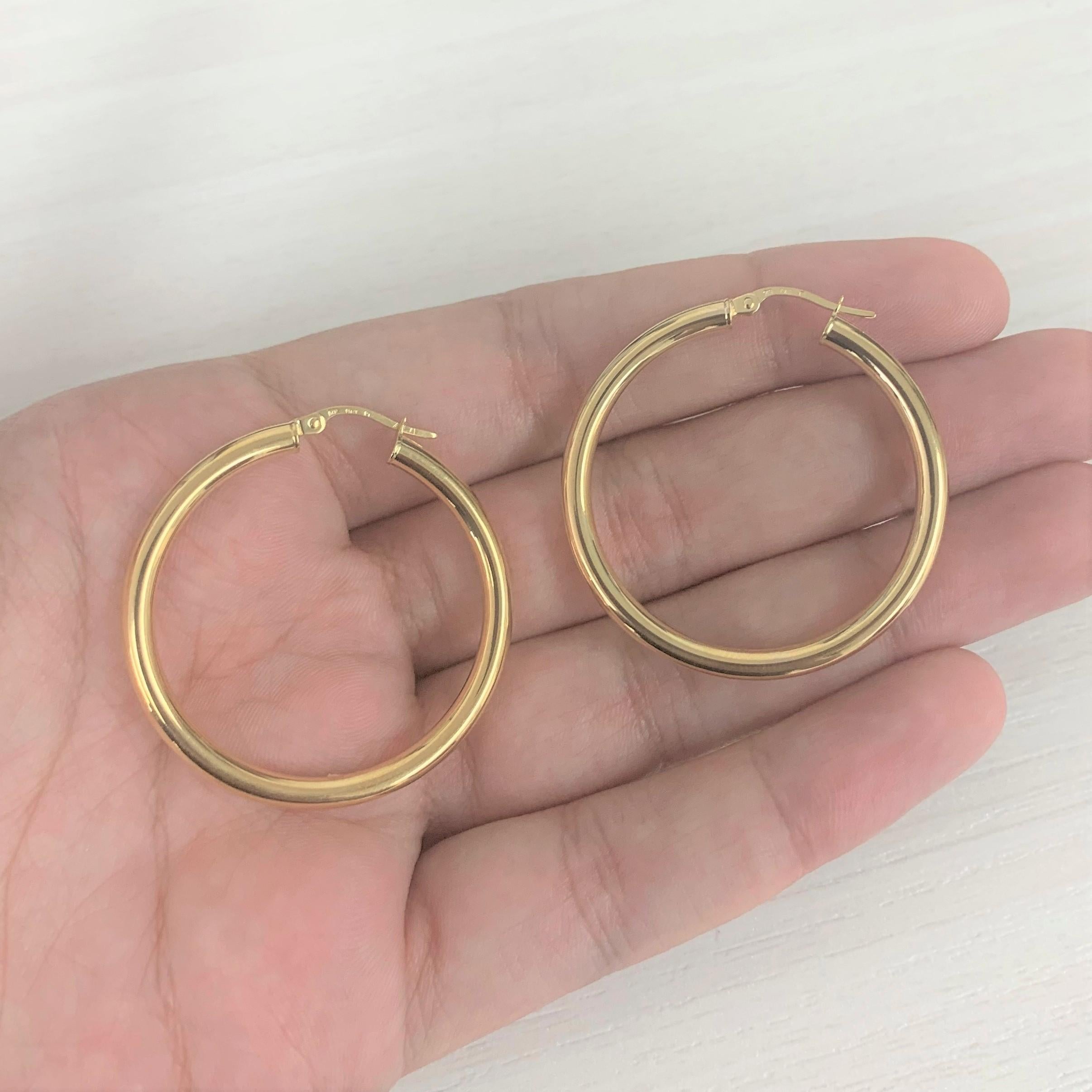Contemporary 14 Karat Yellow Gold Chunky Light-Weight Hollow Hoop Earrings For Sale