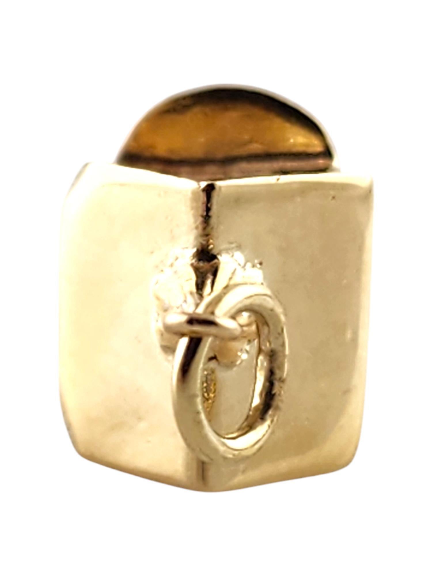 14 Karat Yellow Gold Church Chapel Charm #19809 In Good Condition For Sale In Washington Depot, CT