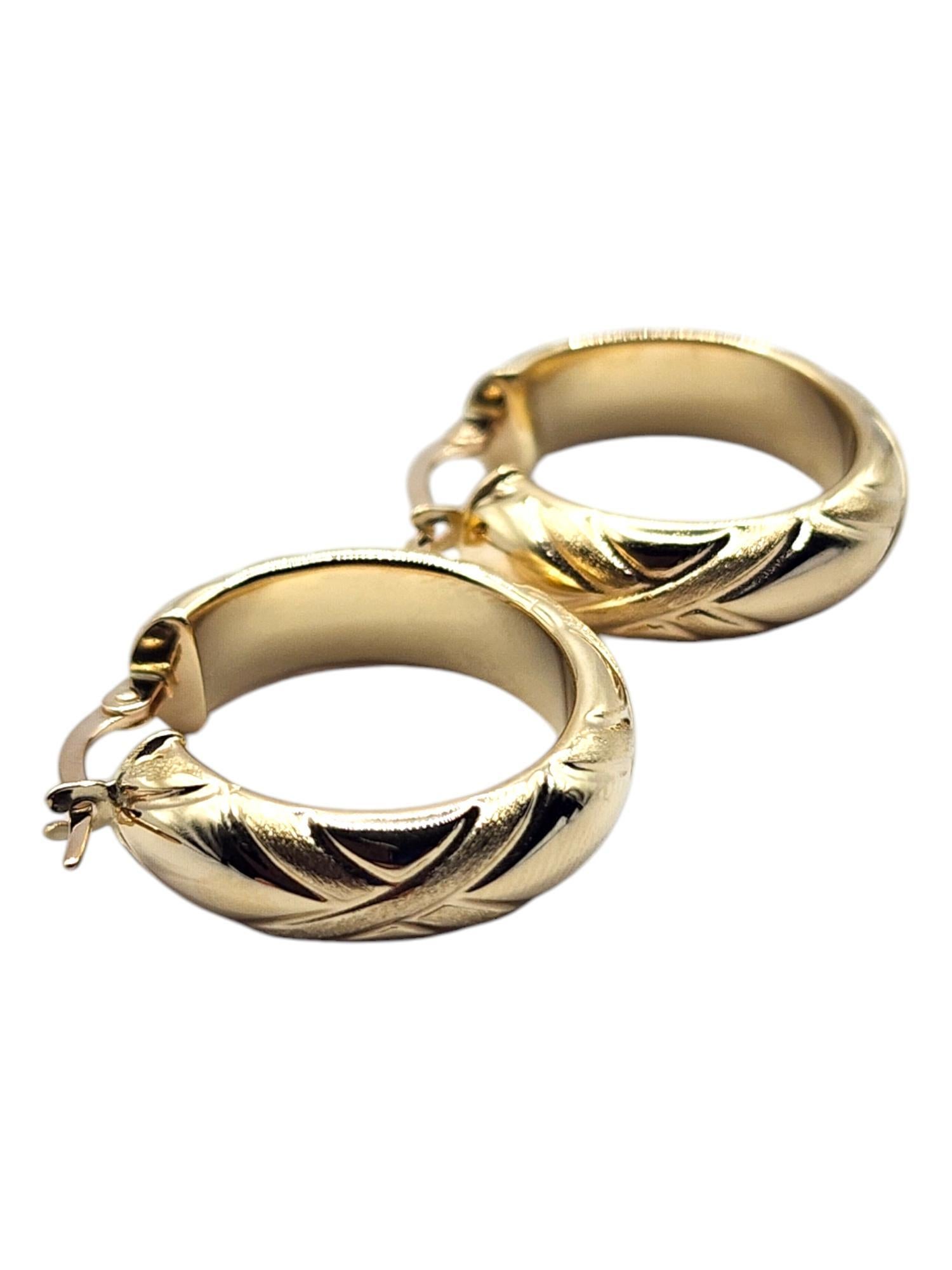 Boucles d'oreilles cercle X en or jaune 14 carats n° 20471 Bon état - En vente à Washington Depot, CT
