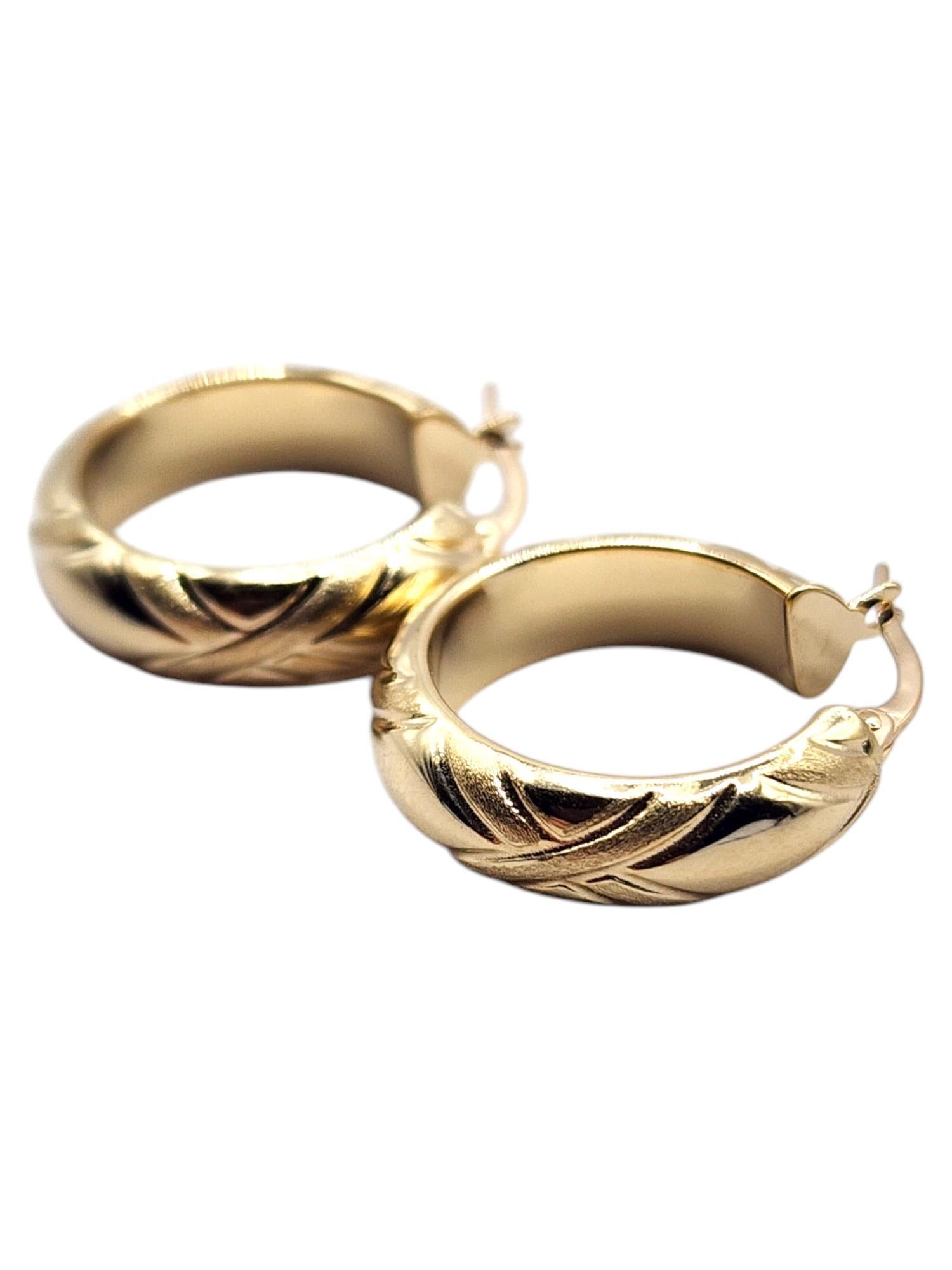 Boucles d'oreilles cercle X en or jaune 14 carats n° 20471 Pour femmes en vente