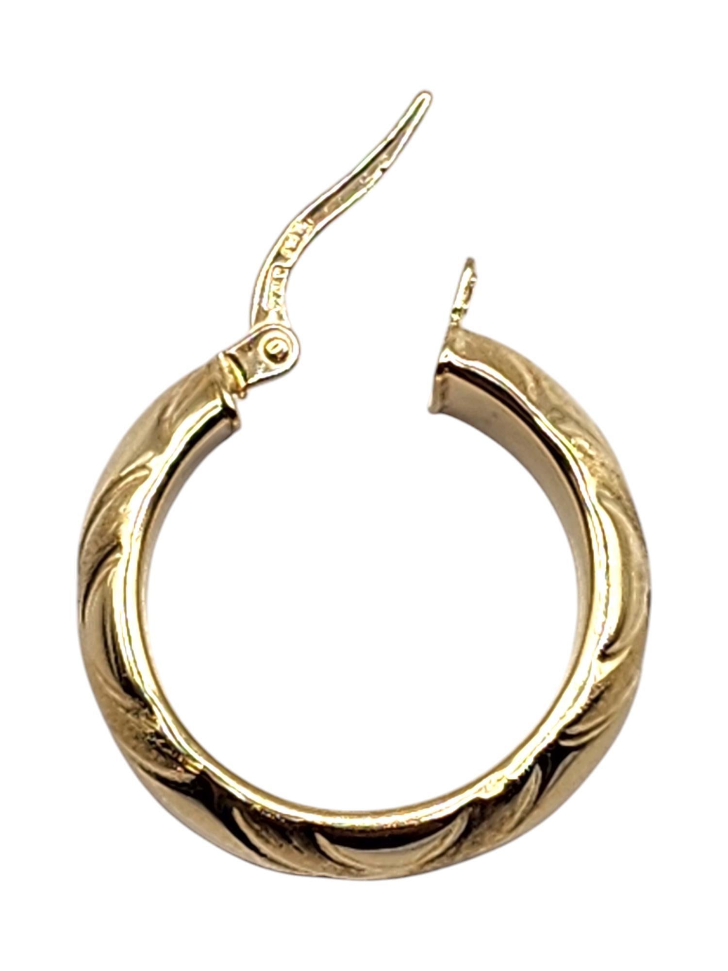 Boucles d'oreilles cercle X en or jaune 14 carats n° 20471 en vente 1