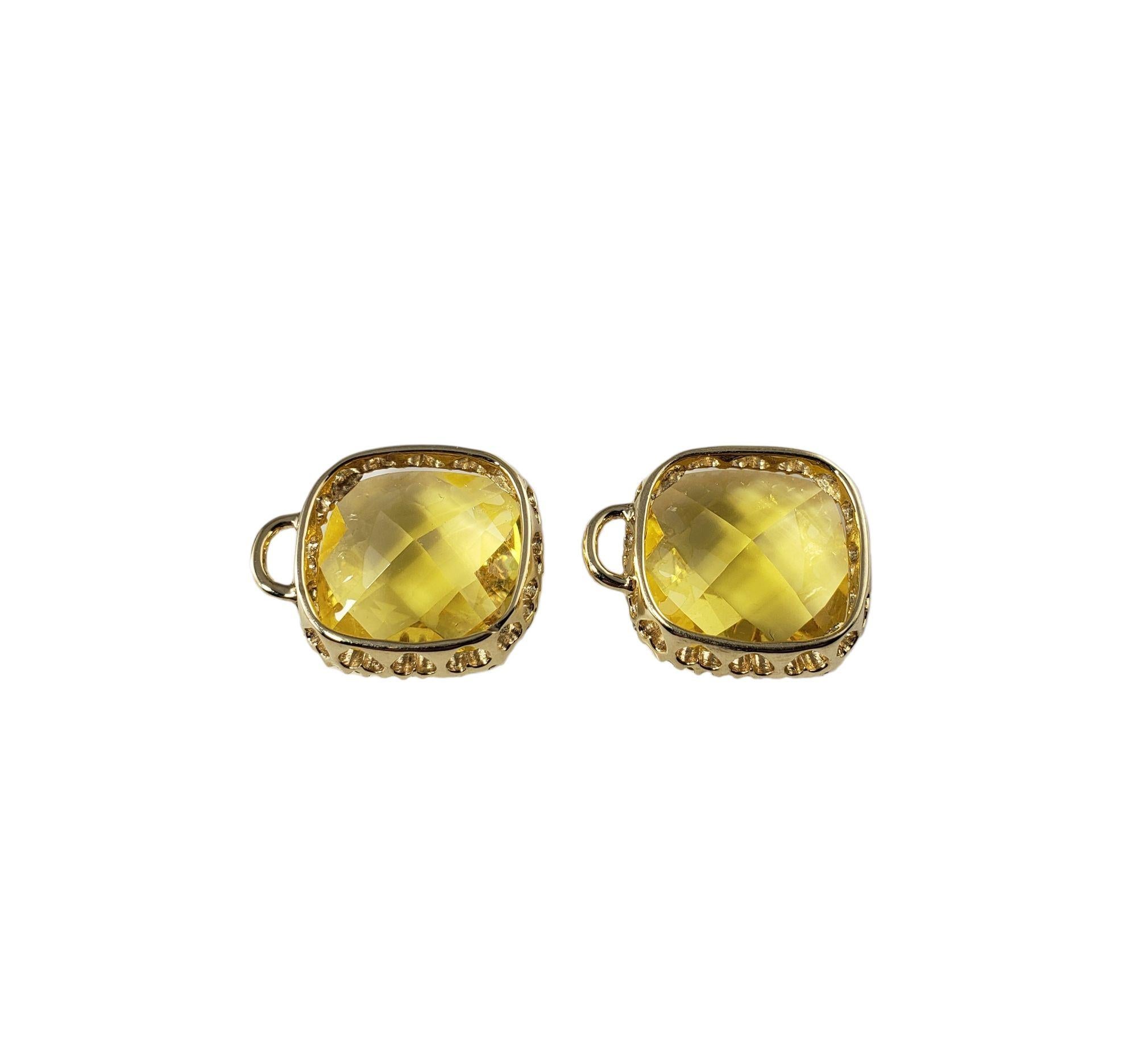 Vintage 14 Karat Yellow Gold Citrine and Diamond Earring Enhancers JAGi Certified-

Ces élégants rehausseurs de boucles d'oreilles comportent chacun une citrine carrée taillée en coussin.
(14 mm x 14 mm) et 36 diamants ronds de taille brillant