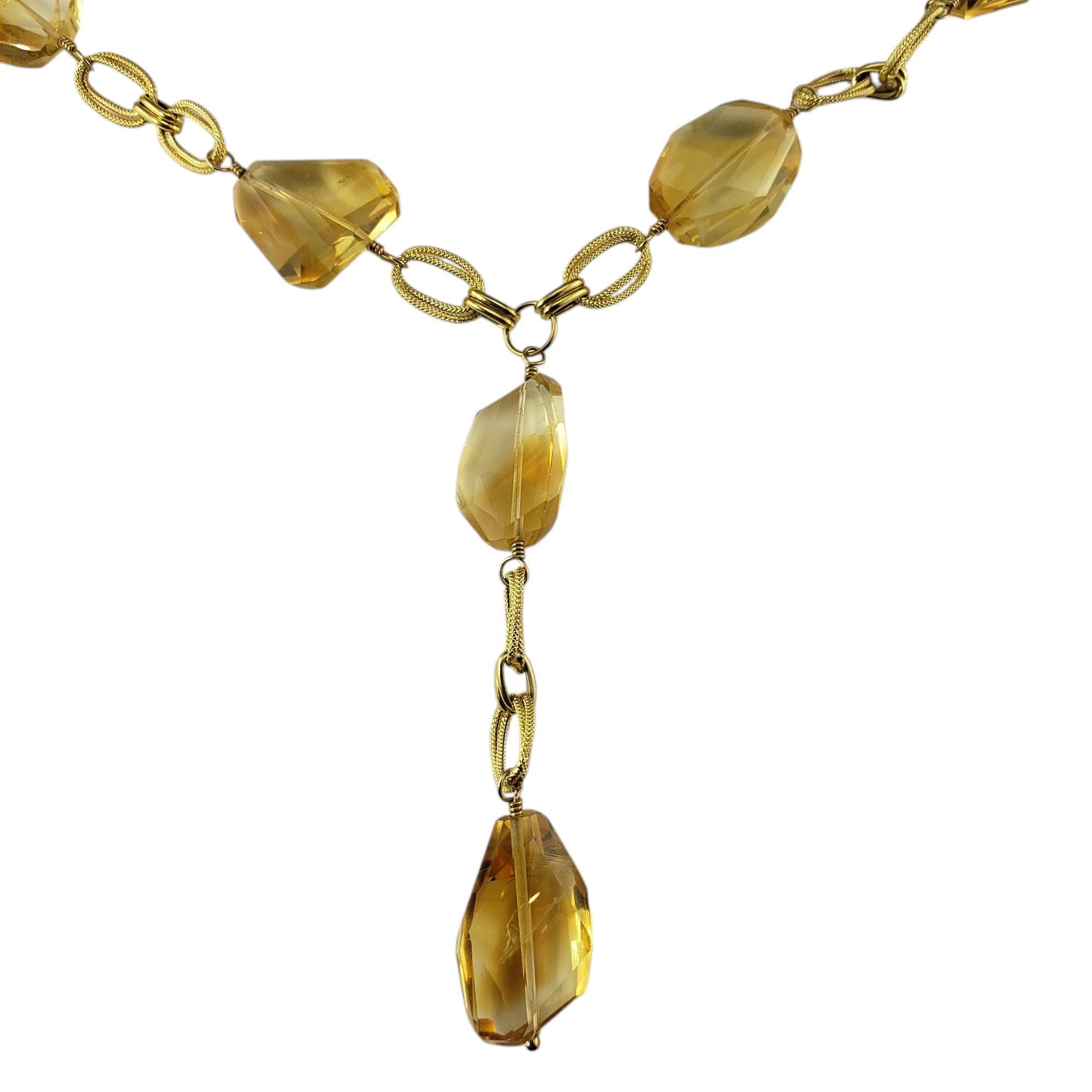 Collana Lariat in oro giallo 14 carati e perle di citrino con certificazione JAGi...

Questa splendida collana lariat presenta dieci perle di citrino (21 mm x 15 mm) incastonate in una splendida catena a maglie (larghezza: 8 mm).

Peso totale
