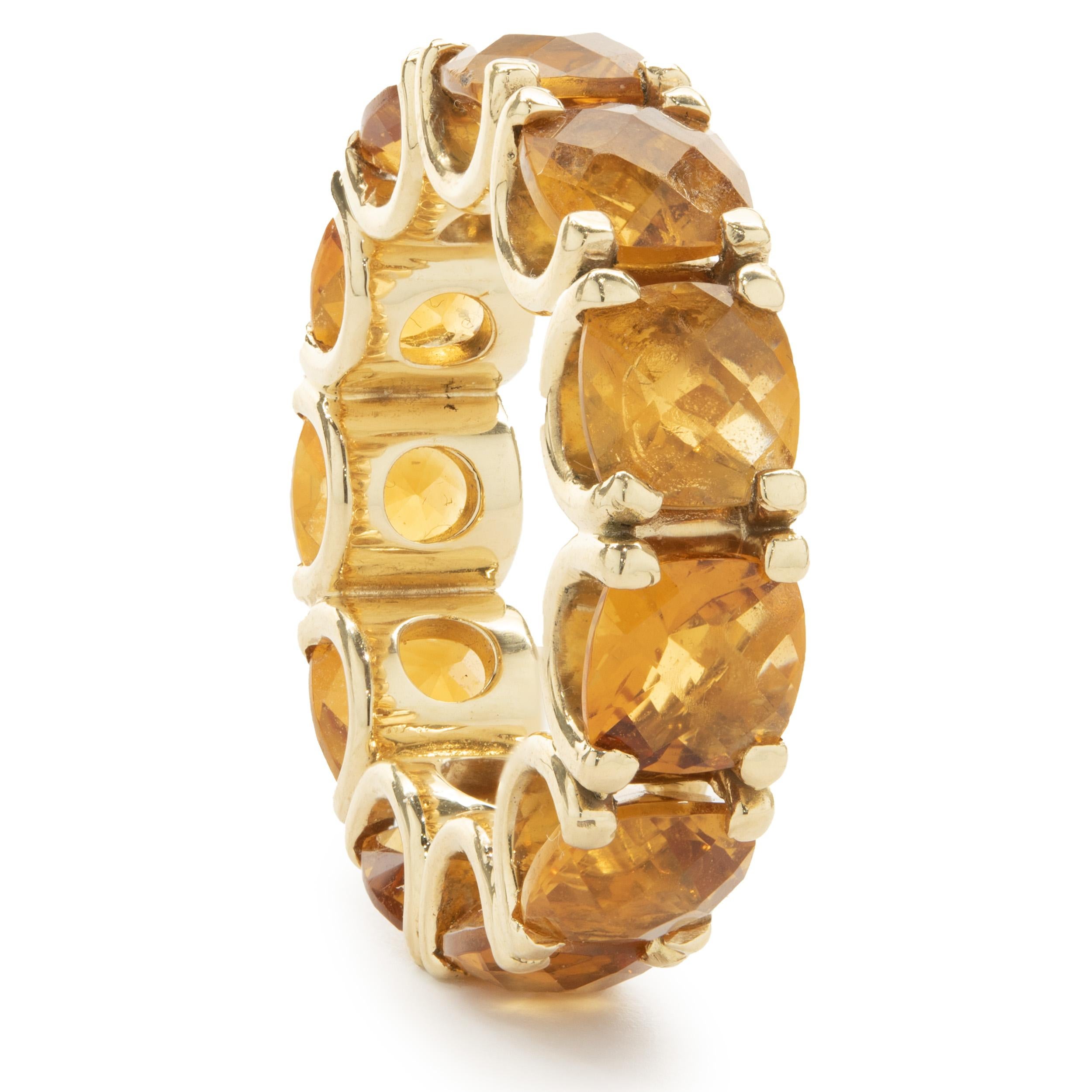 Designer: individuell
Material: 14K Gelbgold
Citrin: 11 schachbrettartige Kissenschliffe = 25cttw
Ringgröße: 6 (bitte erlauben Sie bis zu 2 zusätzliche Arbeitstage für Größenanfragen)
Abmessungen: Ringspitze misst 6 mm
Gewicht:  10.11 Gramm