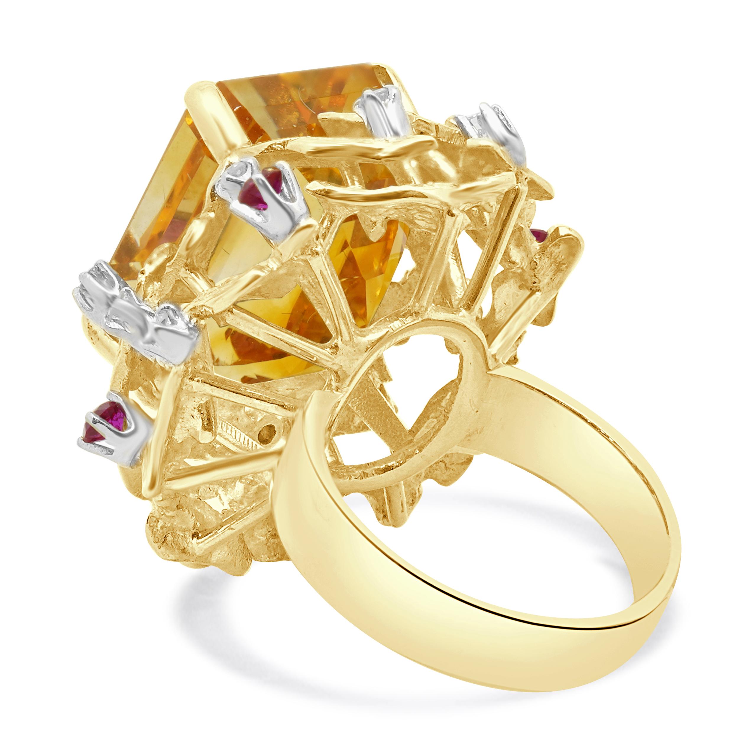Taille émeraude Bague cocktail en or jaune 14 carats avec citrine, rubis et diamant en vente