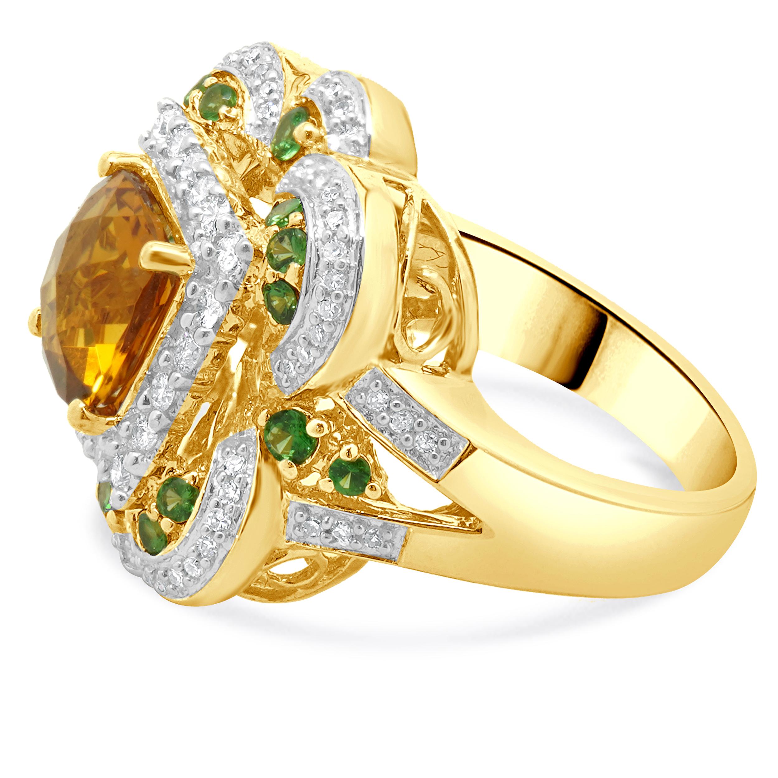 Concepteur : personnalisé
Matériau : Or jaune 14K
Citrine : taille coussin = 5.20cttw
Tsavorite : 18 tailles rondes = 0,35cttw
Diamant : 62 taille ronde = 0,30cttw
Couleur : G / H
Clarté : SI2-I1
Taille de l'anneau : 7.25
Poids : 9.59 grammes
