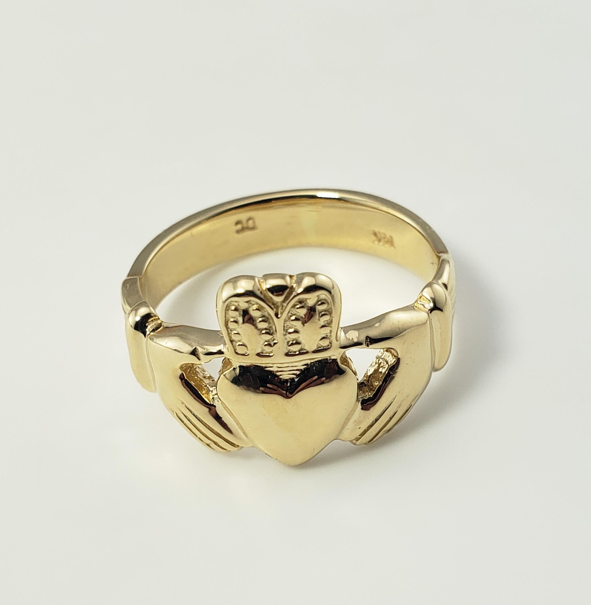 14 Karat Yellow Gold Claddagh Ring Size 7.75-

The traditional Irish Claddagh ring is a symbol of friendship, love, and loyalty.  Beautifully detailed in 14K yellow gold.  Width:  13 mm
Shank 4 mm.

Size: 7.75

Weight:  4.1 dwt. / 6.5 gr.

Stamped: