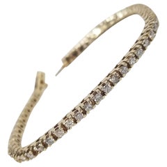 14 Karat Yellow Gold Classic Diamond Tennis Bracelet 2.50 Carat