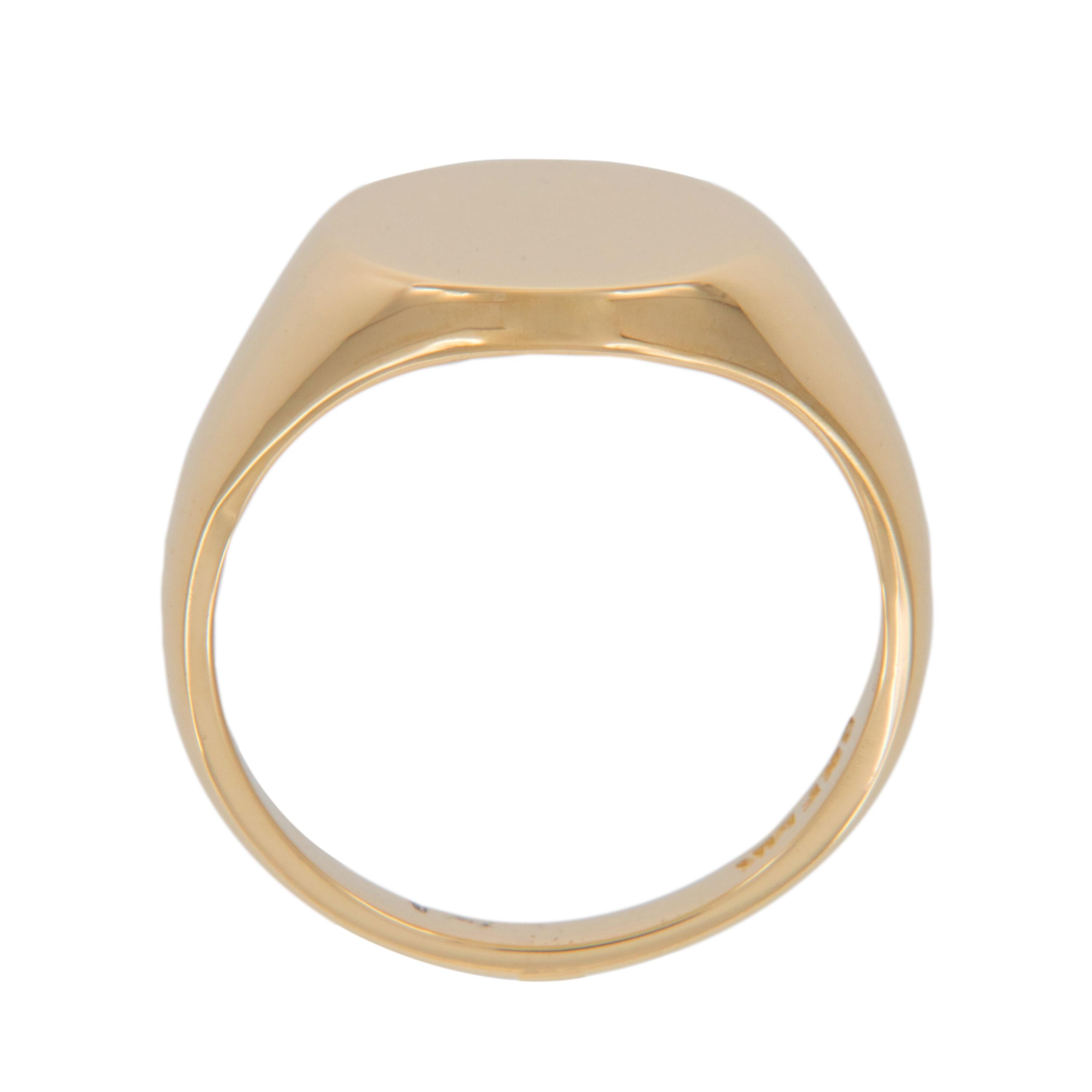 Contemporary 14 Karat Yellow Gold Classic Oval Shape Signet Ring For Sale