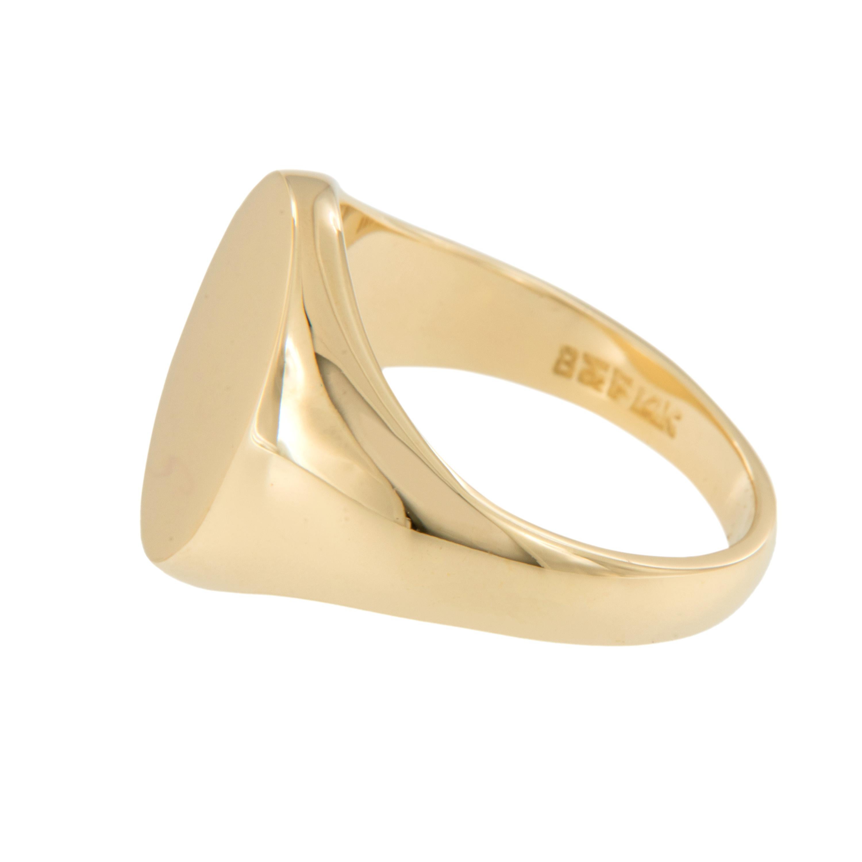 Women's or Men's 14 Karat Yellow Gold Classic Oval Shape Signet Ring For Sale