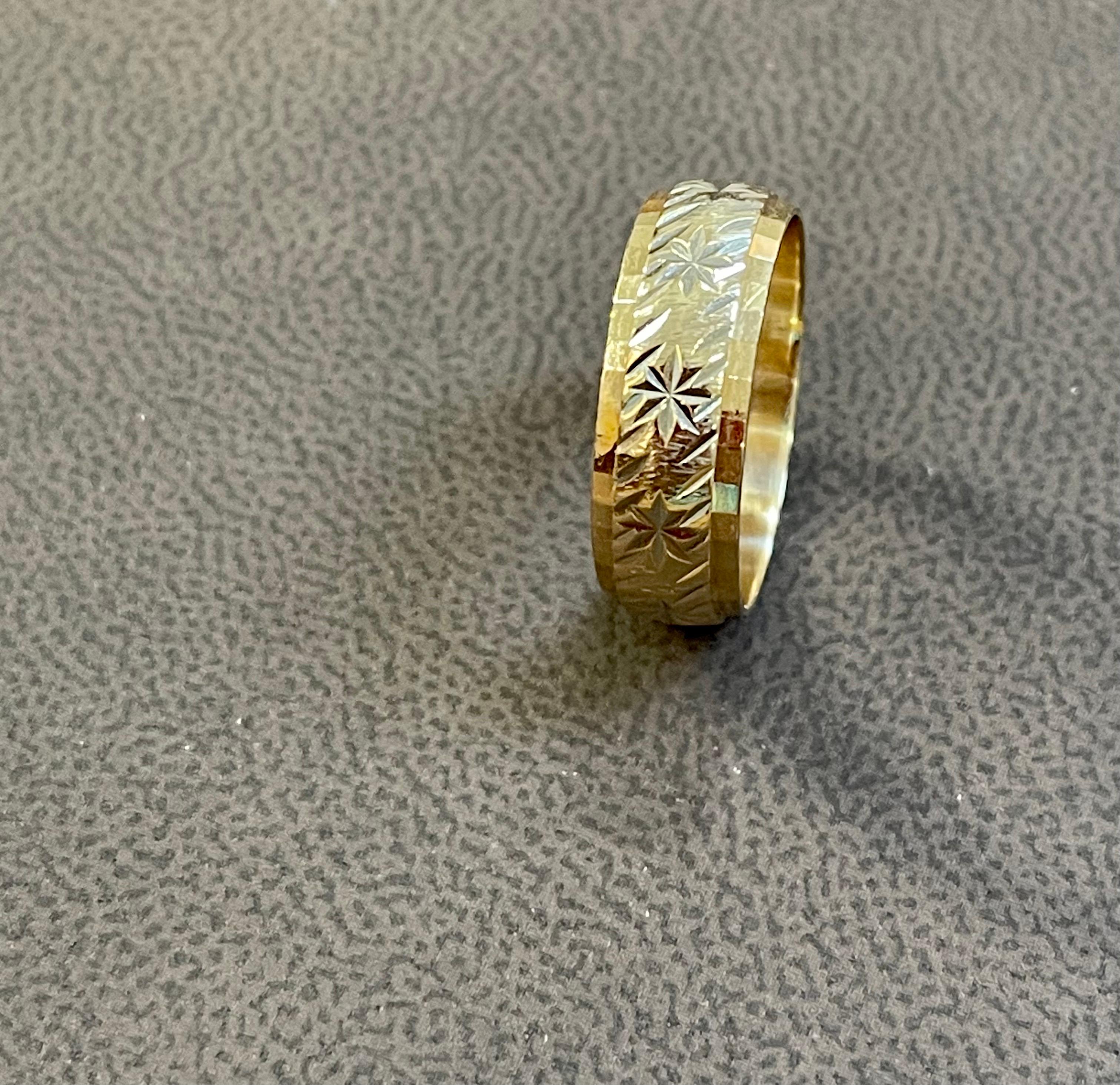 14 Karat Yellow Gold Classic Wide Star Wedding Band With Design Ring, Unisex In Excellent Condition For Sale In New York, NY
