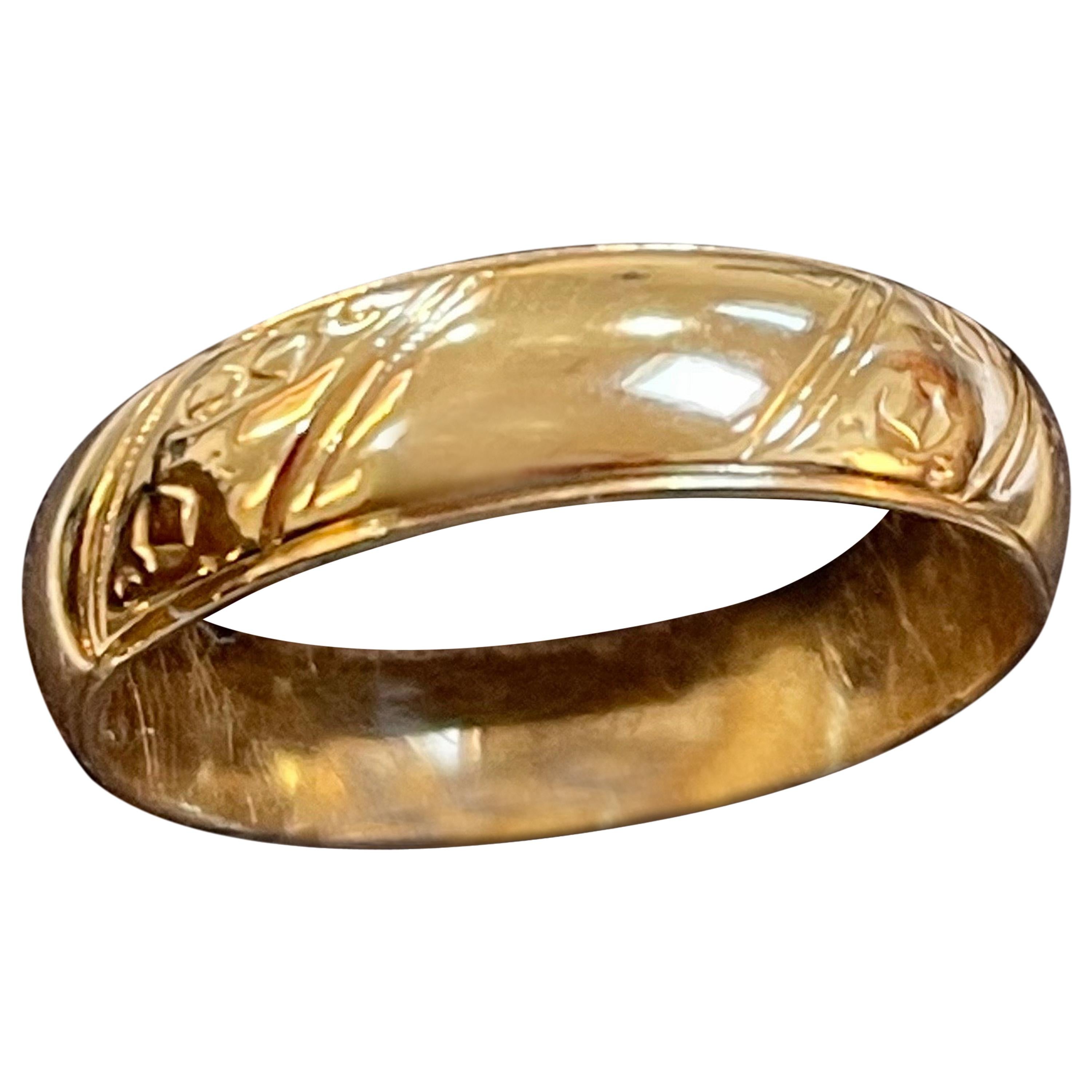 14 Karat Yellow Gold Classic Wide Wedding Band With Design  Ring, Unisex Size 9 For Sale