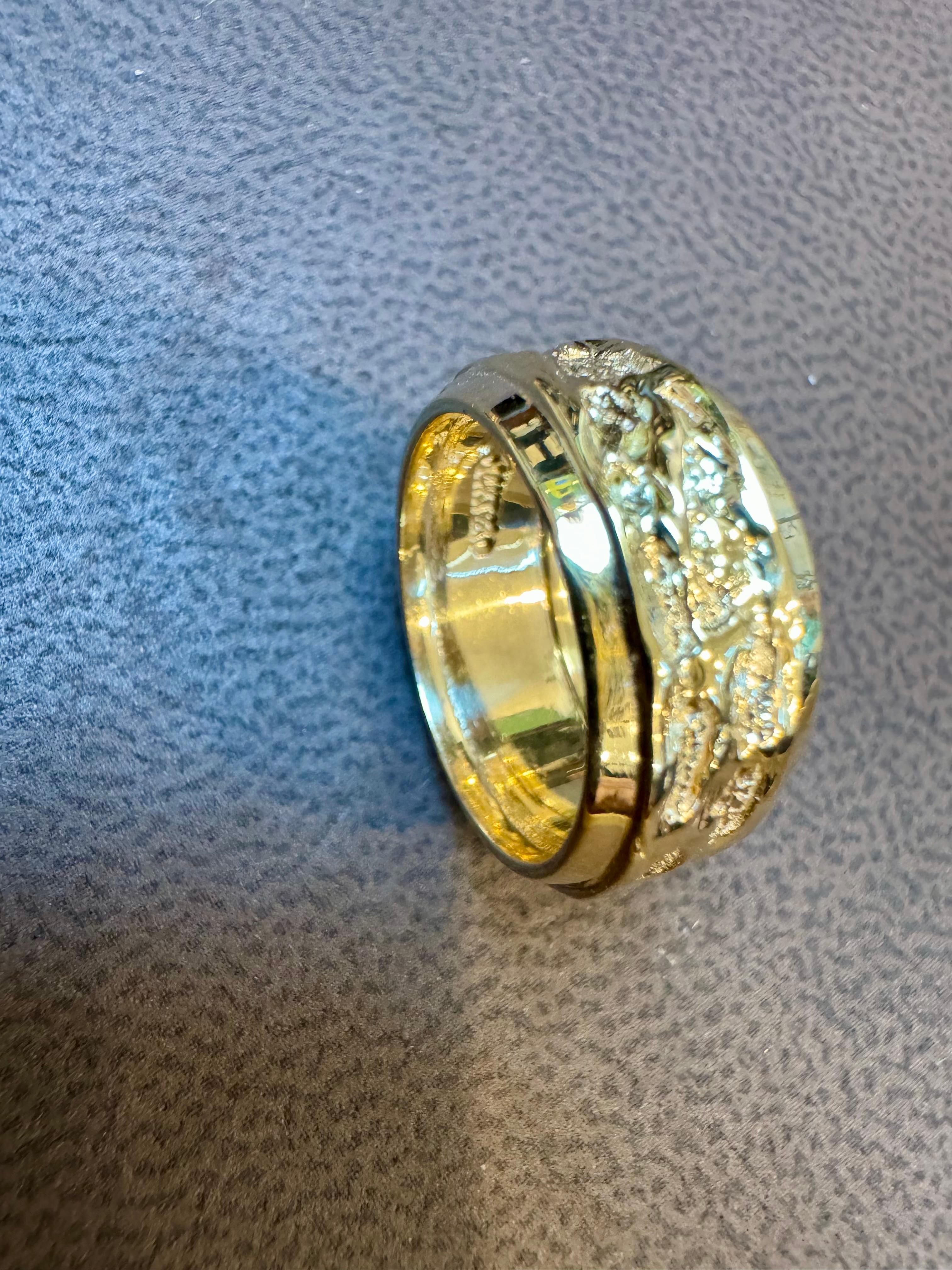 14 Karat Yellow Gold Classic Wide Wedding Band With Design Ring, Unisex Size 4.5 For Sale 7