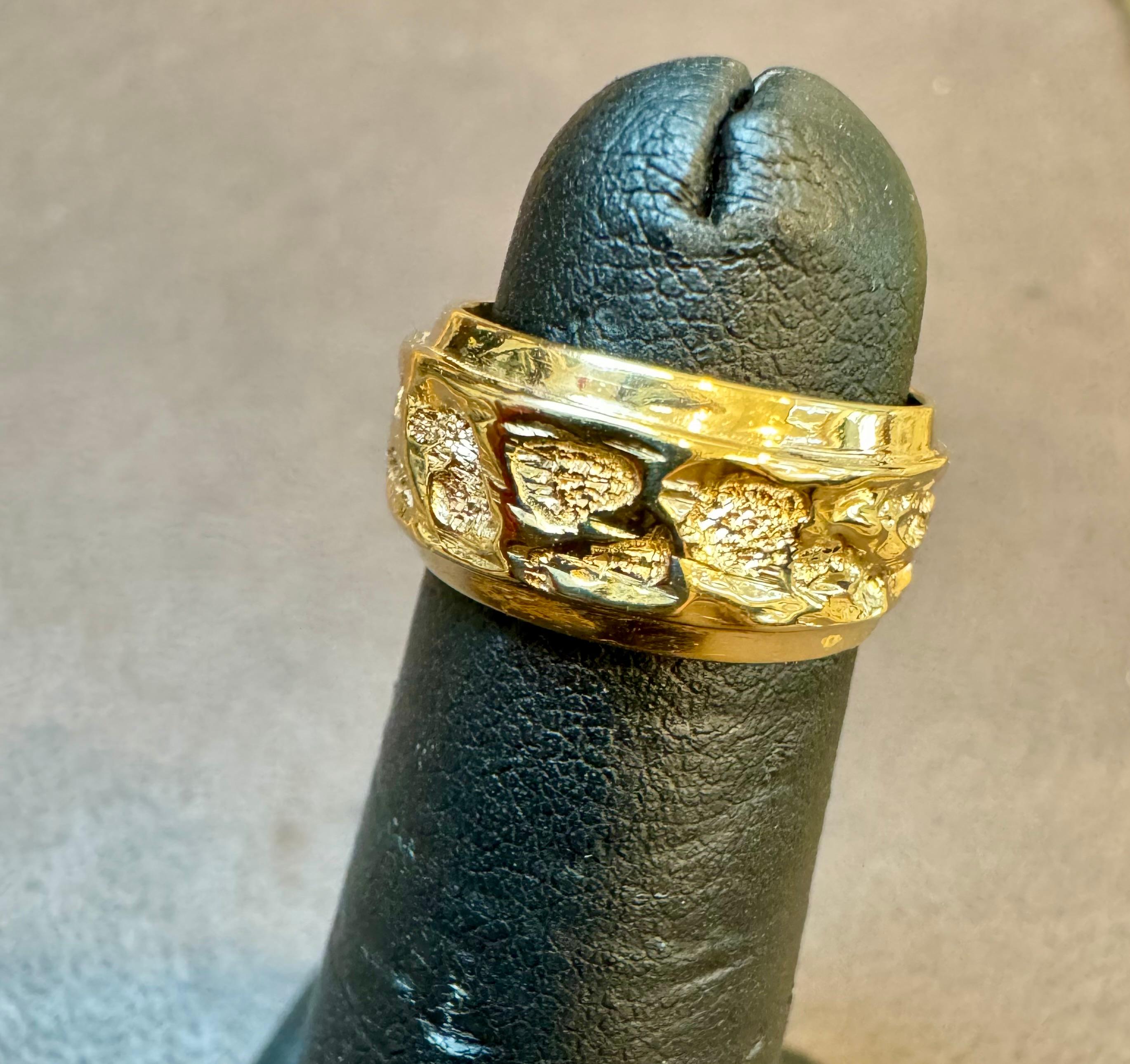 14 Karat Yellow Gold Classic Wide Wedding Band With Design Ring, Unisex Size 4.5 For Sale 8