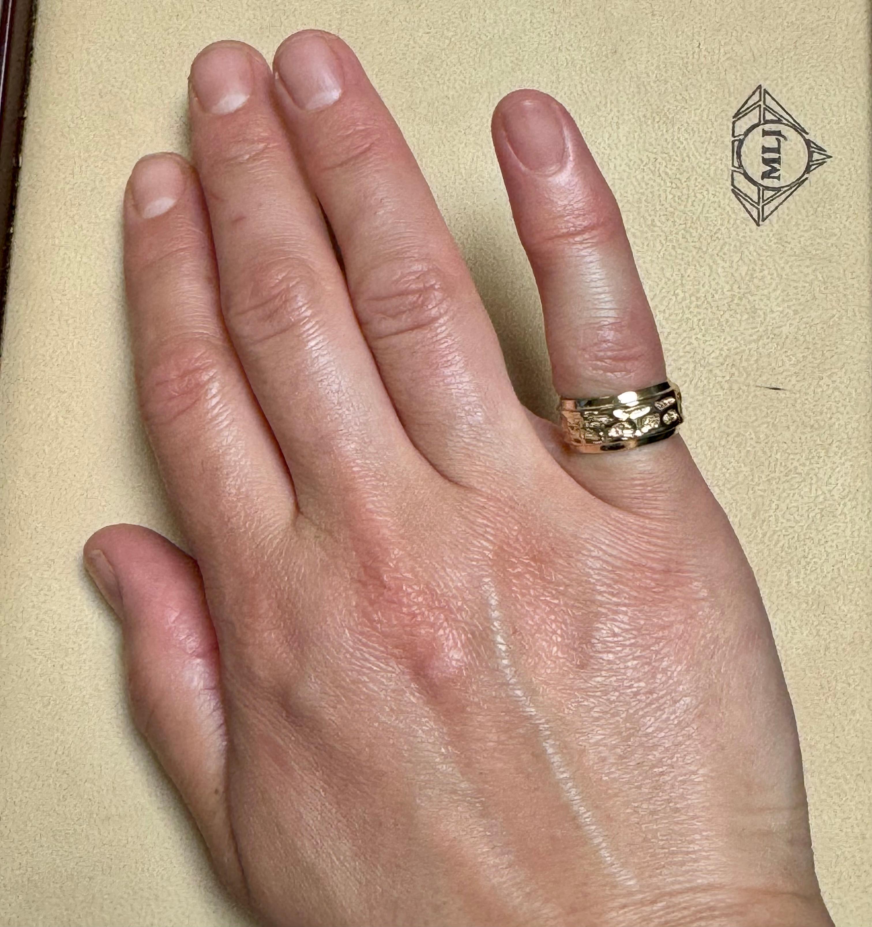 14 Karat Yellow Gold Classic Wide Wedding Band With Design Ring, Unisex Size 4.5 For Sale 10