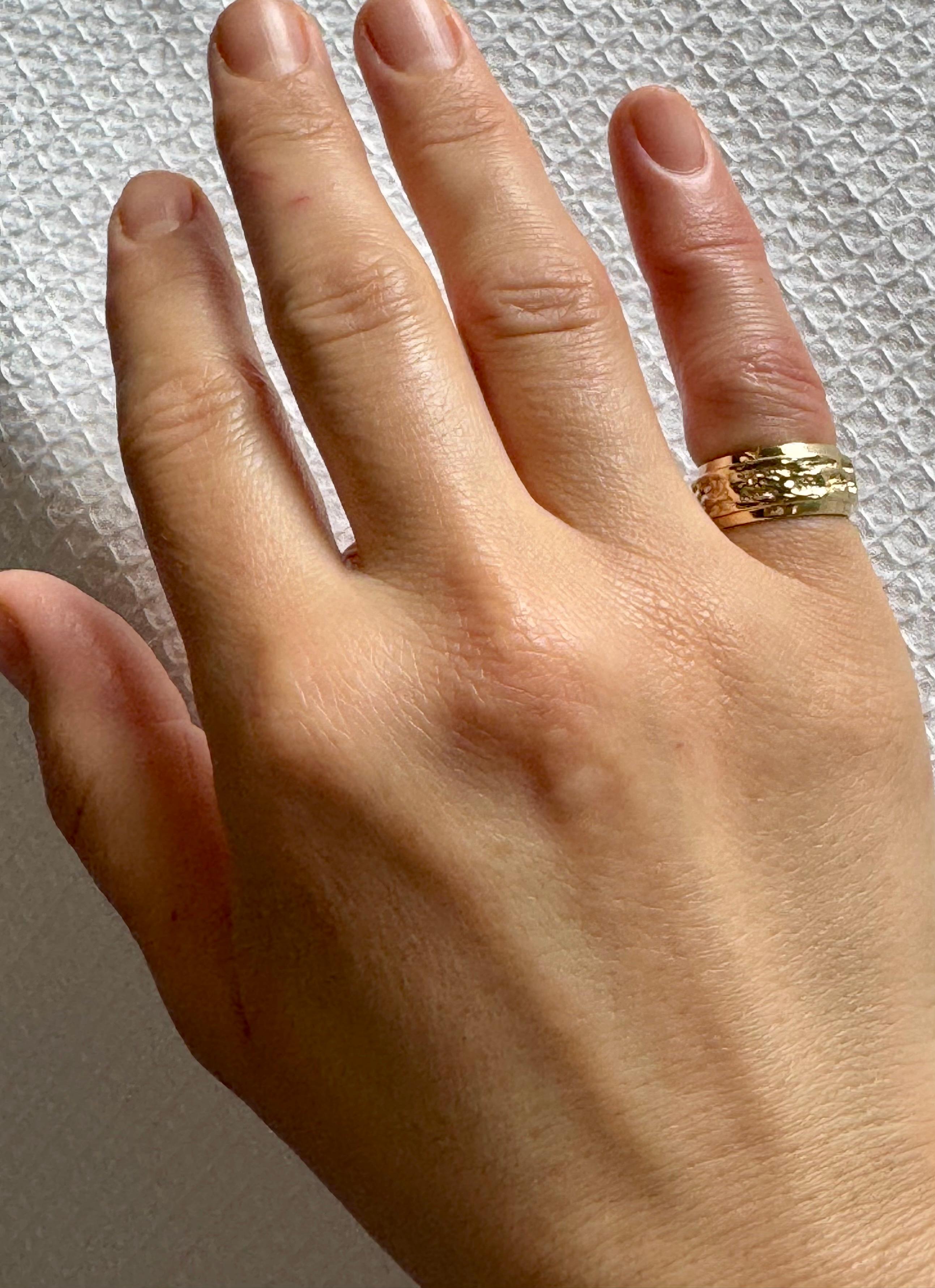 14 Karat Yellow Gold Classic Wide Wedding Band With Design Ring, Unisex Size 4.5 For Sale 11