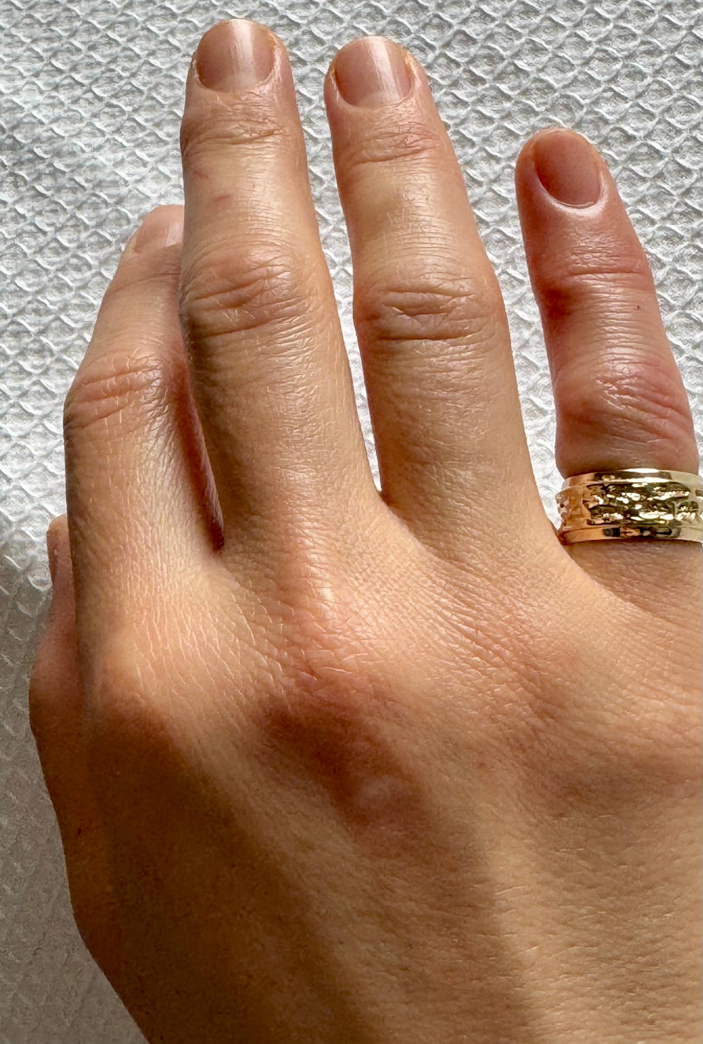 14 Karat Yellow Gold Classic Wide Wedding Band With Design Ring, Unisex Size 4.5 For Sale 12