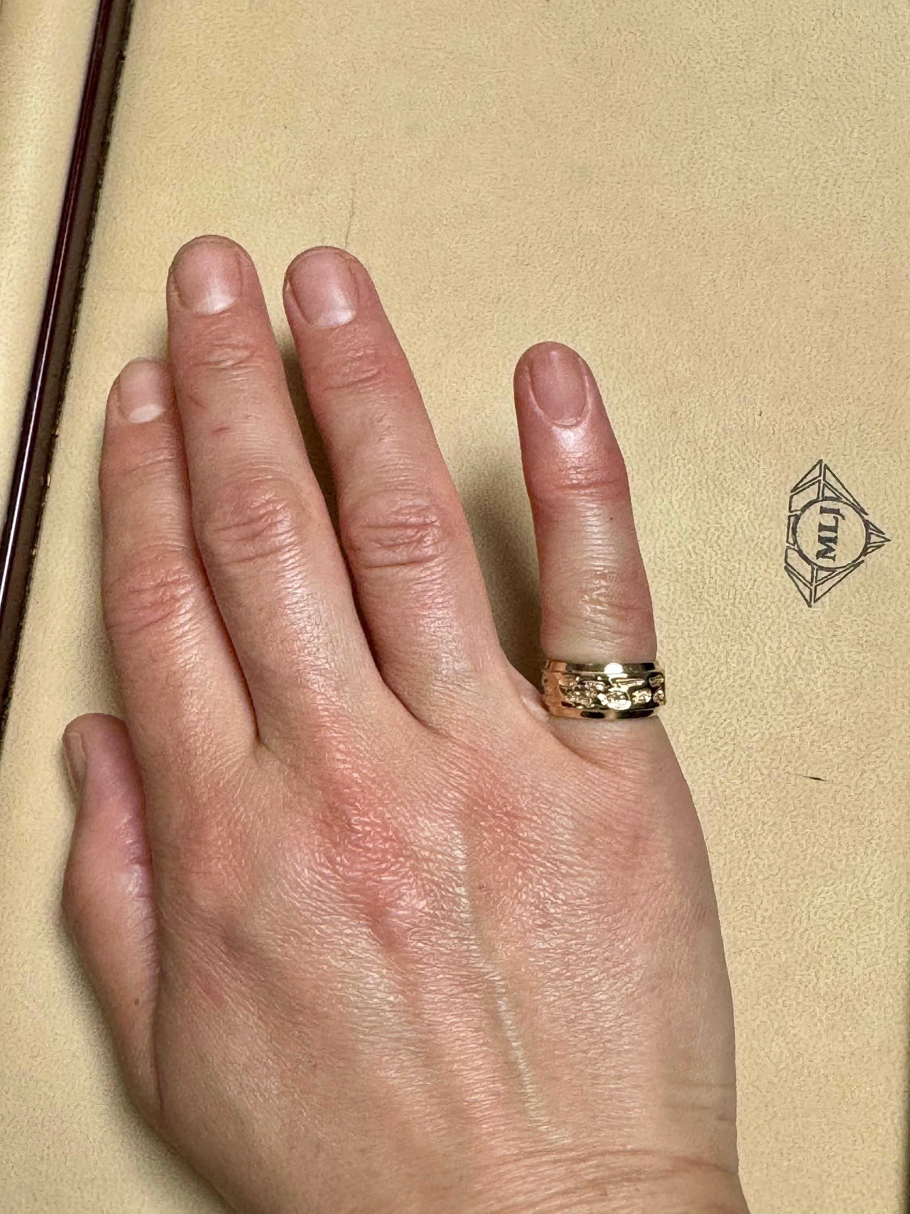 14 Karat Yellow Gold Classic Wide Wedding Band With Design Ring, Unisex Size 4.5 For Sale 13