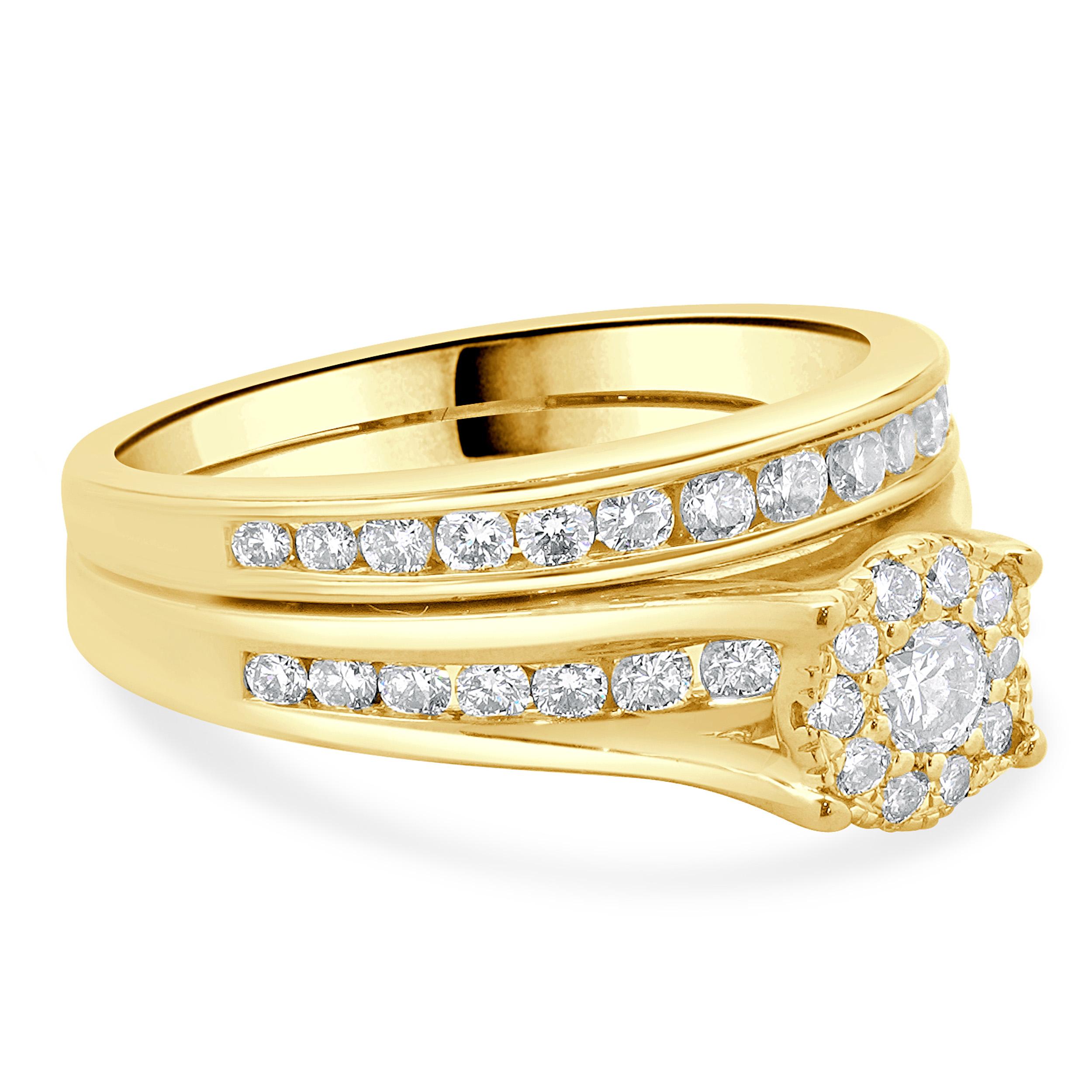 Verlobungsring aus 14 Karat Gelbgold mit Cluster-Diamant im Zustand „Hervorragend“ im Angebot in Scottsdale, AZ