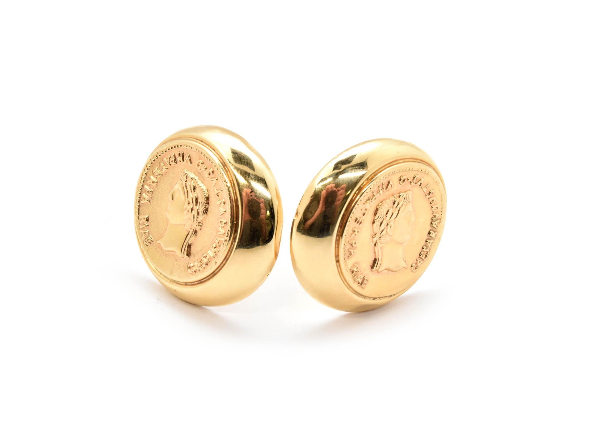 These clip-on earrings feature replicas of ancient gold coins. Each earring measures 30mm in diameter, and the pair weighs 15.54 grams. 