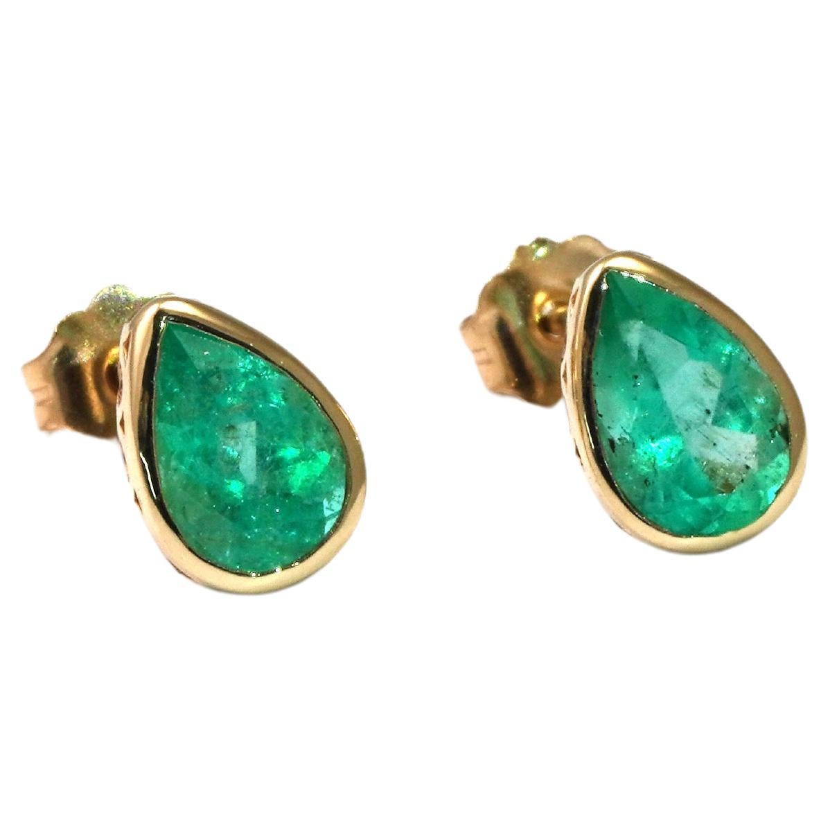 14 Karat Yellow Gold Columbian Emerald Earrings For Sale