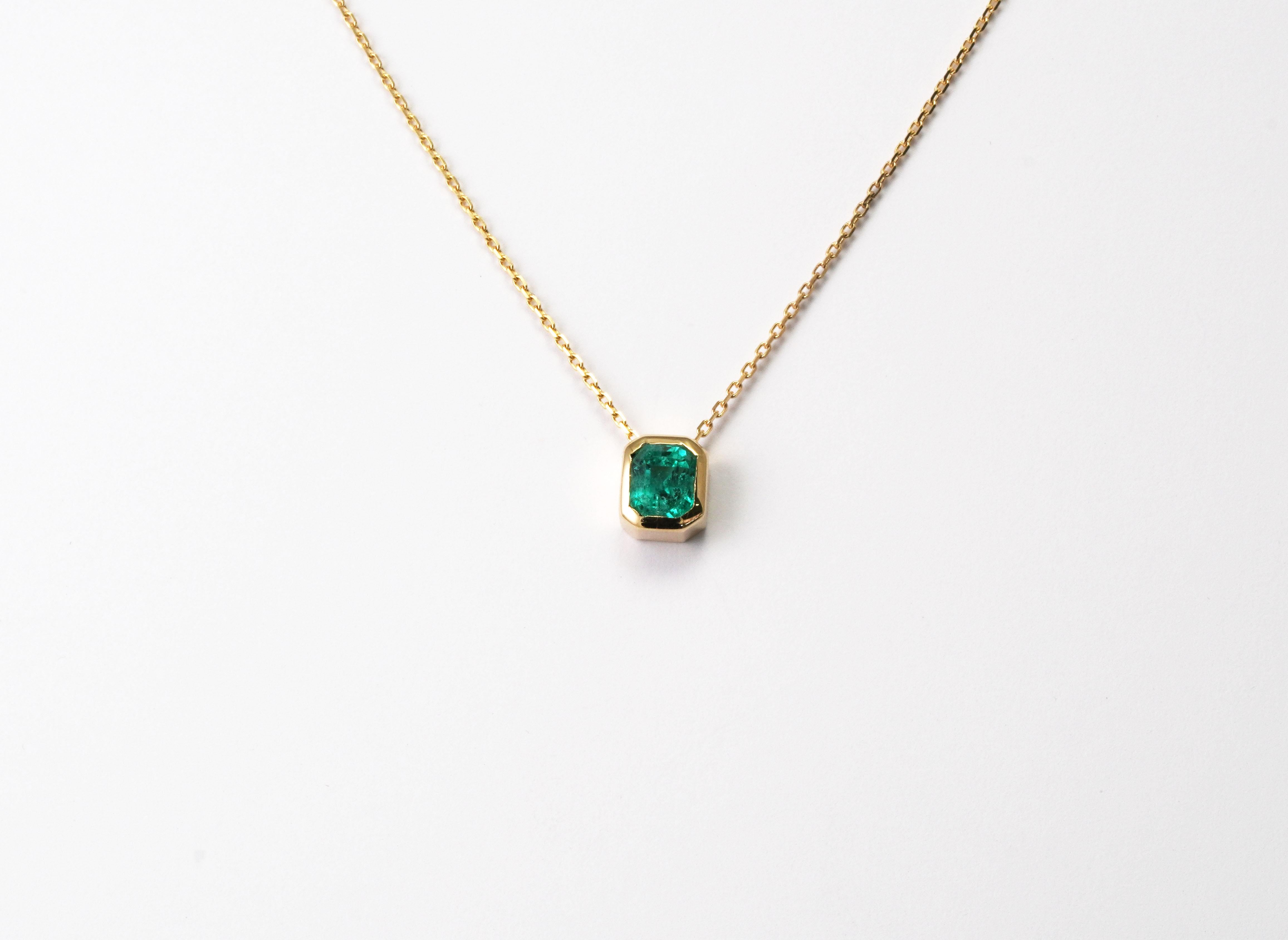 Emerald Cut 14 Karat Yellow Gold Columbian Emerald Necklace  For Sale