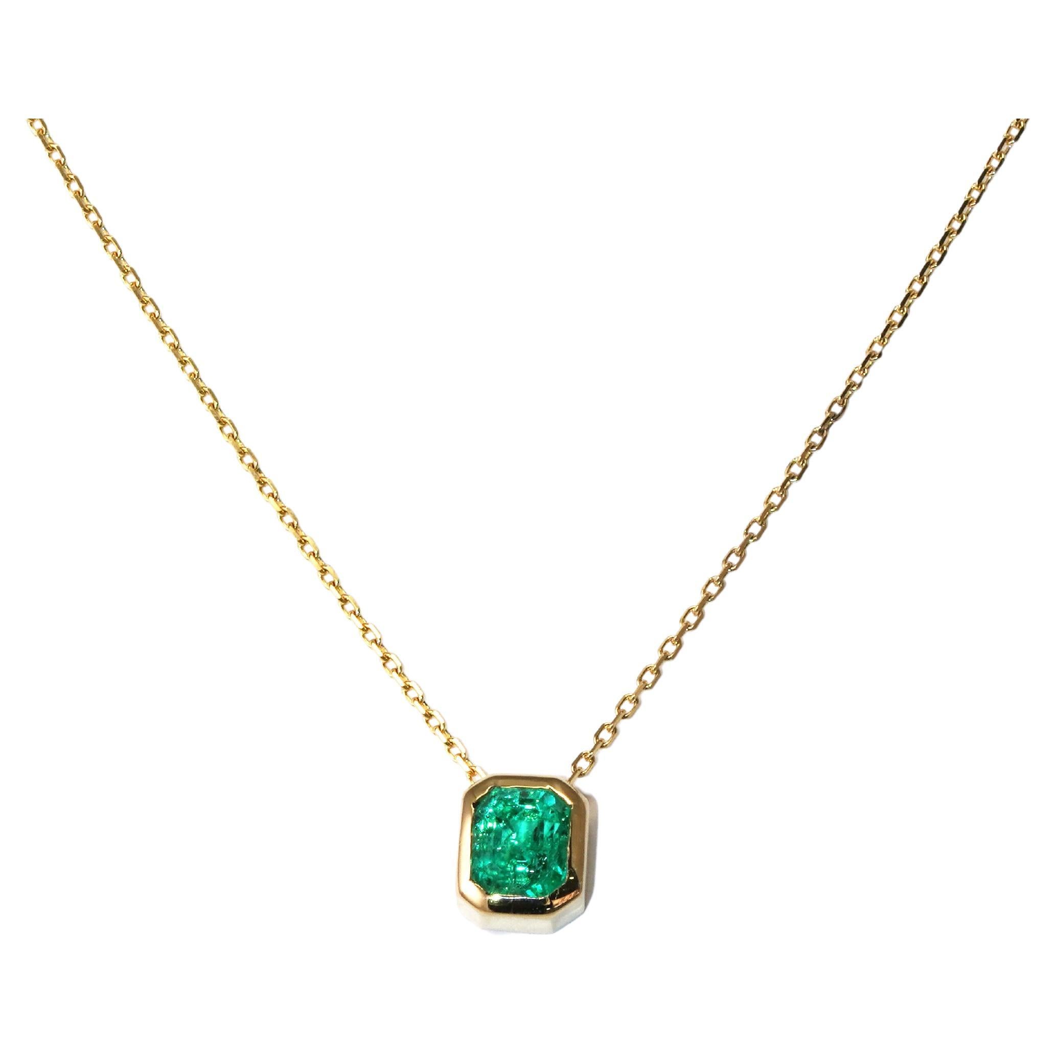 14 Karat Yellow Gold Columbian Emerald Necklace  For Sale