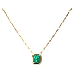 14 Karat Yellow Gold Columbian Emerald Necklace 