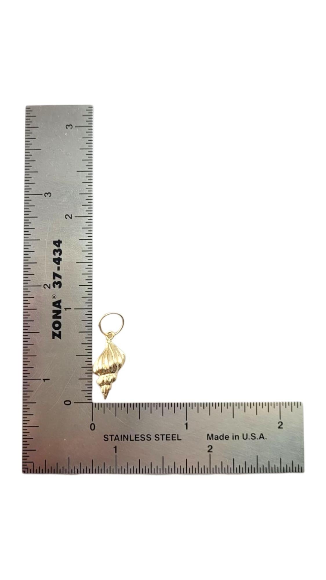 14 Karat Yellow Gold Conch Charm #21311 In Good Condition In Washington Depot, CT