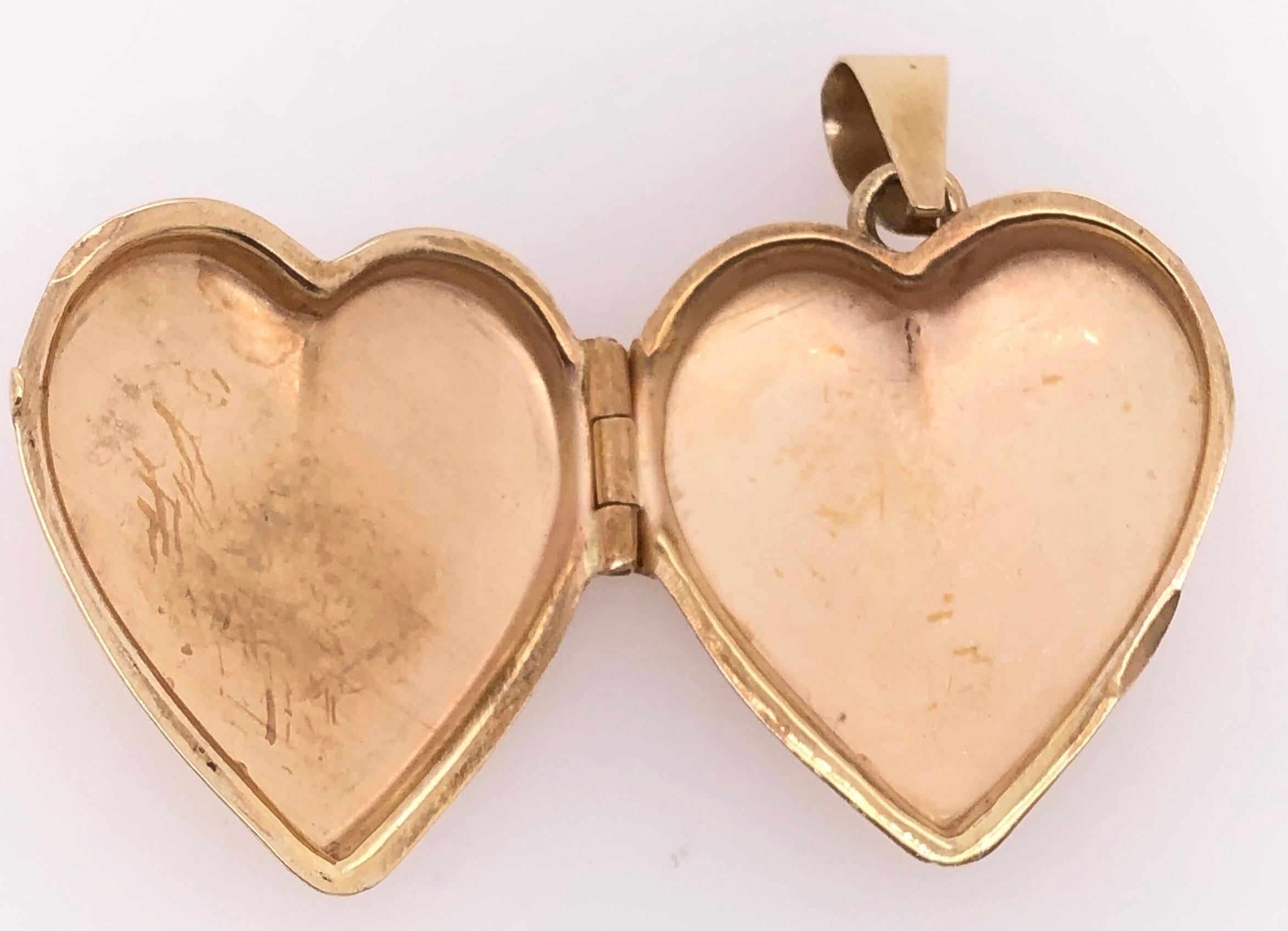 14 Karat Yellow Gold Contemporary Etched Design Heart Locket Pendant.
5 grams total weight.