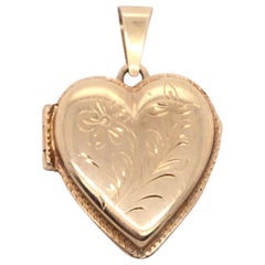 14 Karat Yellow Gold Contemporary Etched Design Heart Locket Pendant