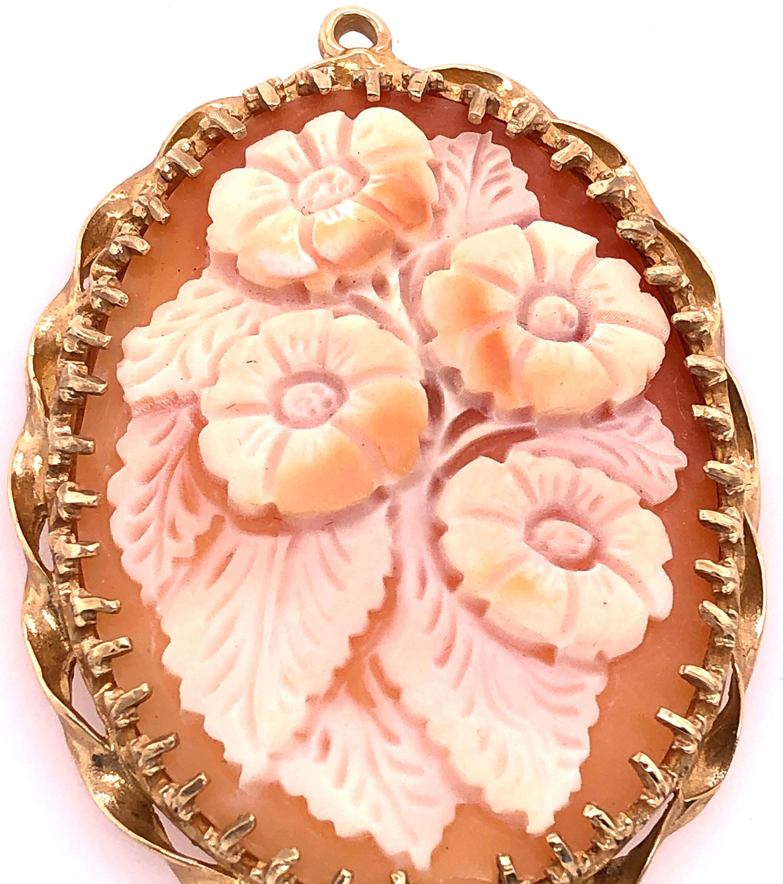 Women's or Men's 14 Karat Yellow Gold Contemporary Floral and Leaf Design Cameo Pendant