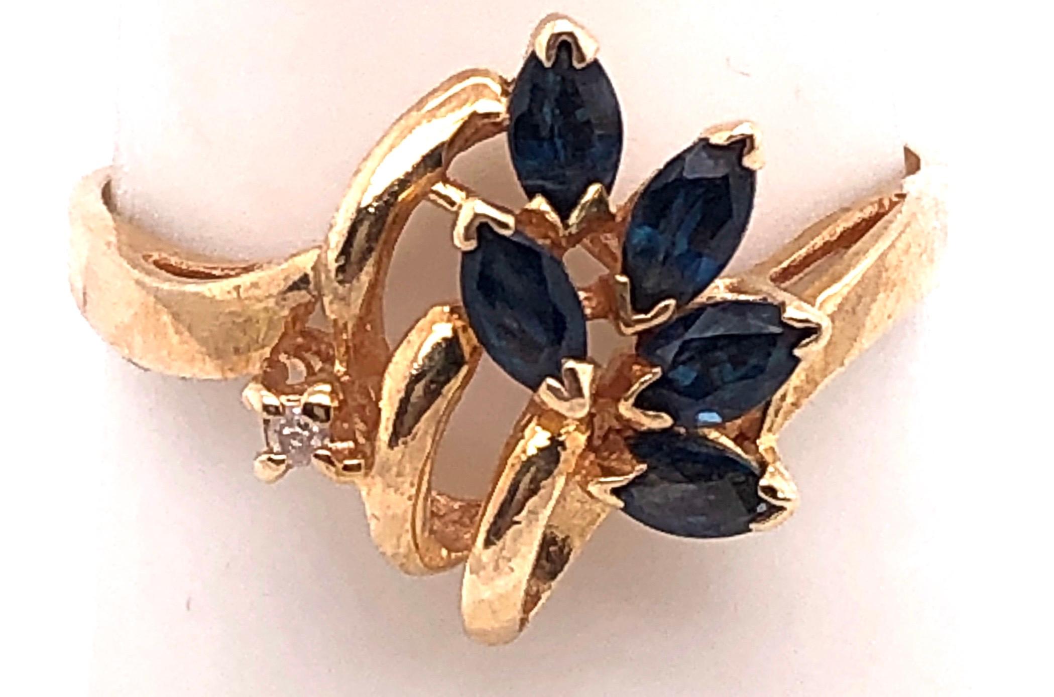 14 Karat Yellow Gold Contemporary Ring with Sapphire and Diamond Accents In Good Condition For Sale In Manhasset, NY