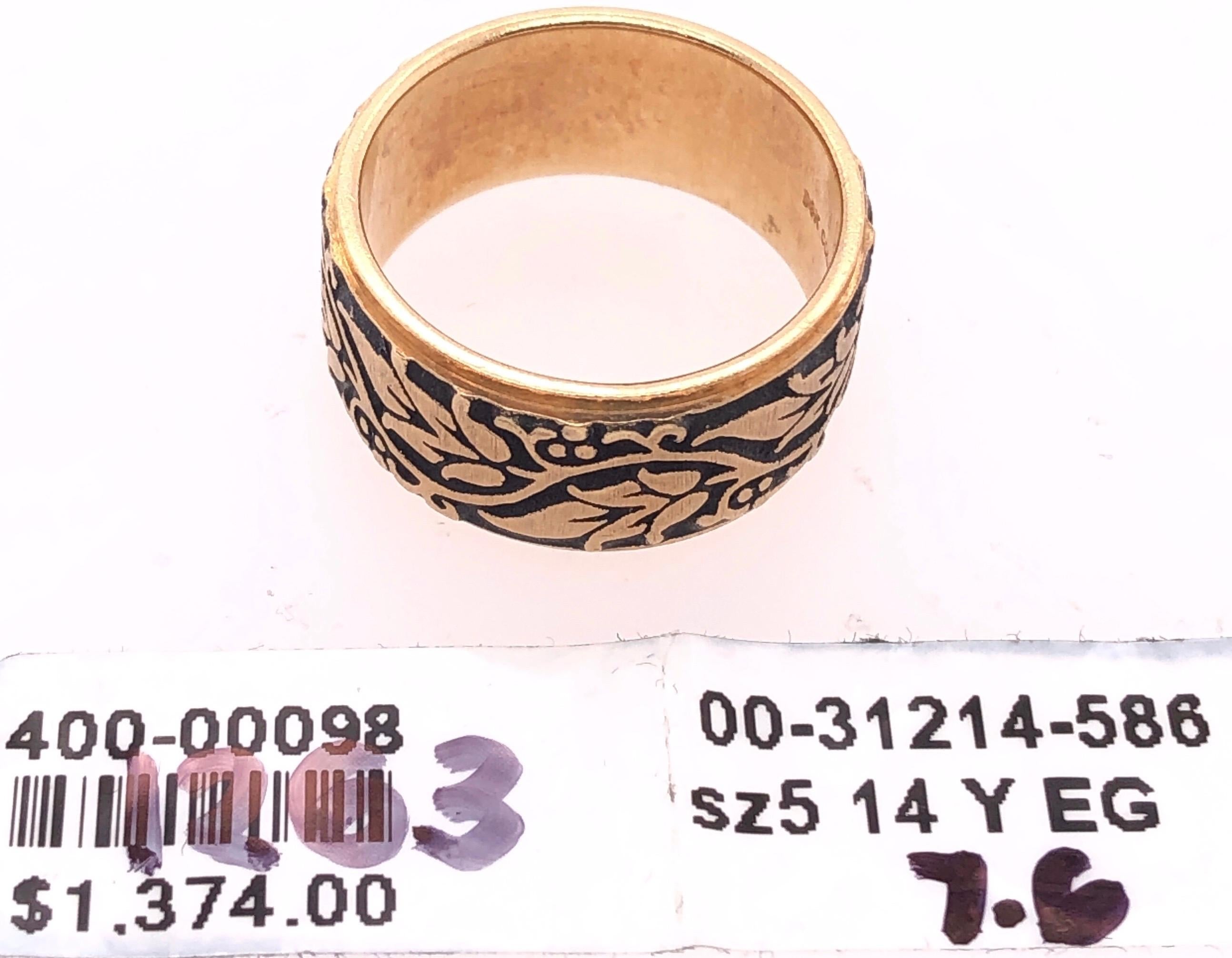 14 Karat Yellow Gold Continuous Etched Floral Wedding Band / Wedding Ring For Sale 2