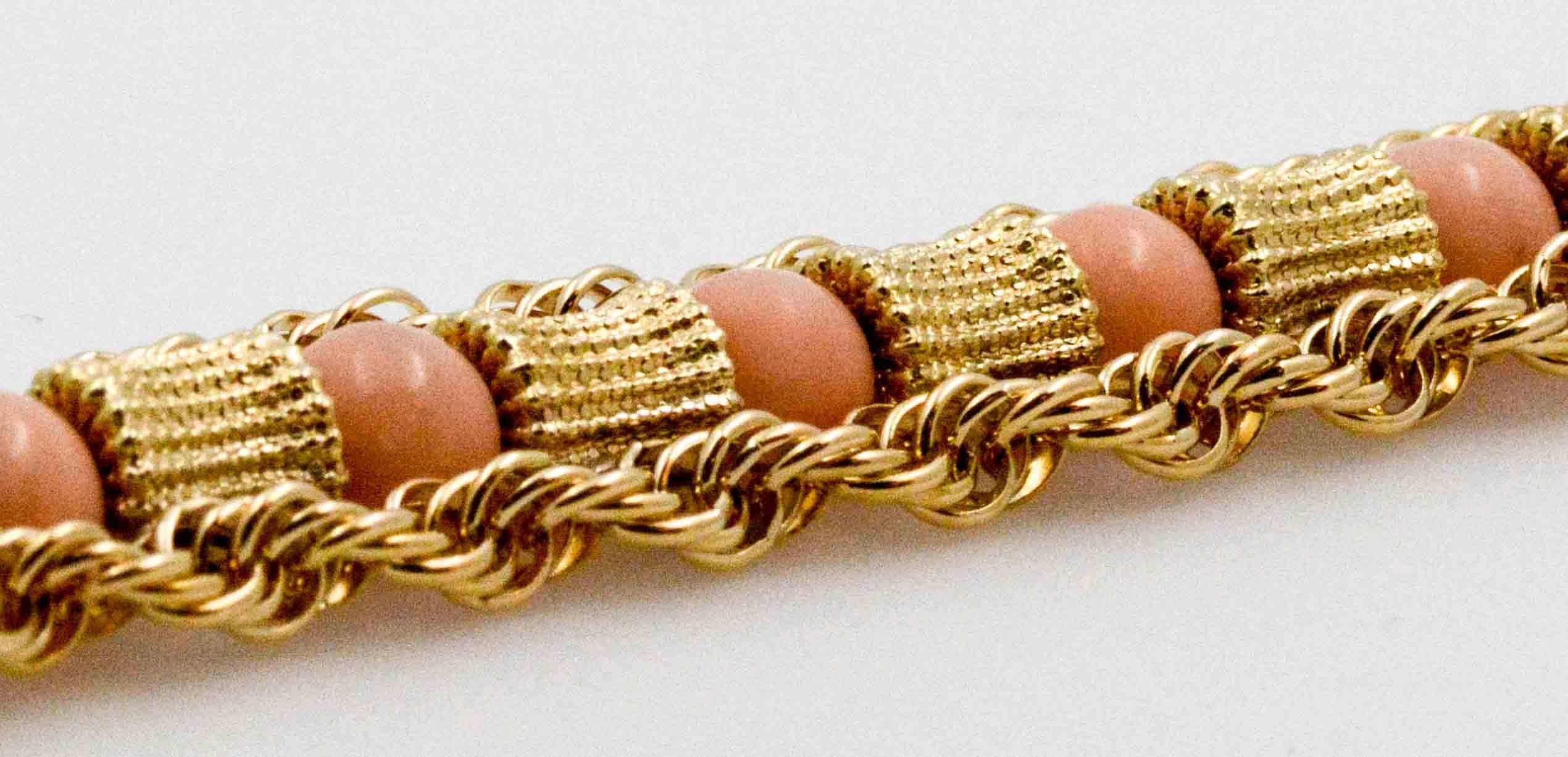 14 Karat Yellow Gold Coral Bead Bracelet In Excellent Condition In Dallas, TX
