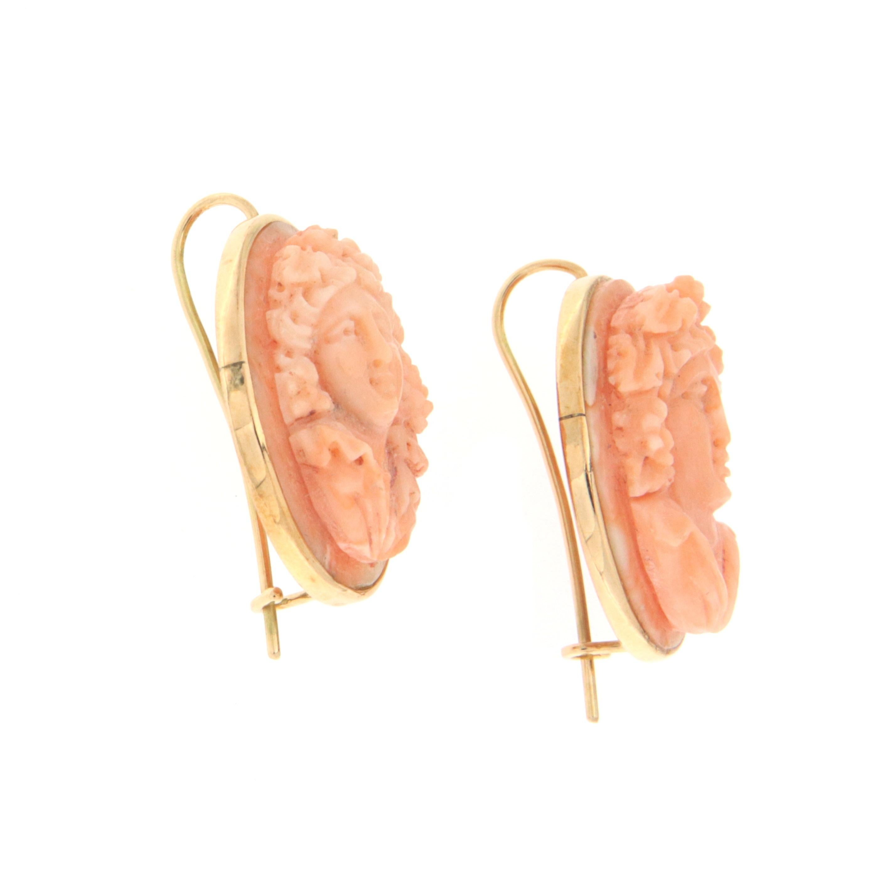 14 karat yellow gold drop earrings. Handmade by artisans assembled with natural coral

Earrings total weight 15.10 grams
Size 27.83 mm (length) 21.68 mm (width)