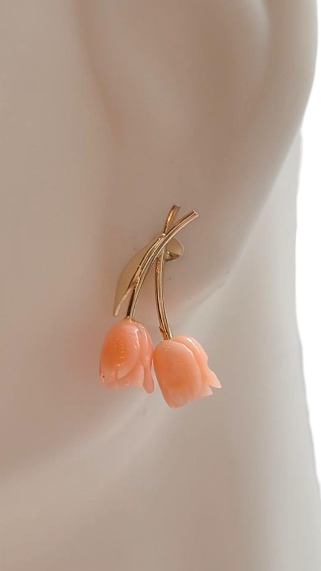 Boucles d'oreilles en or jaune 14 carats avec fleur de corail #21940 en vente 3