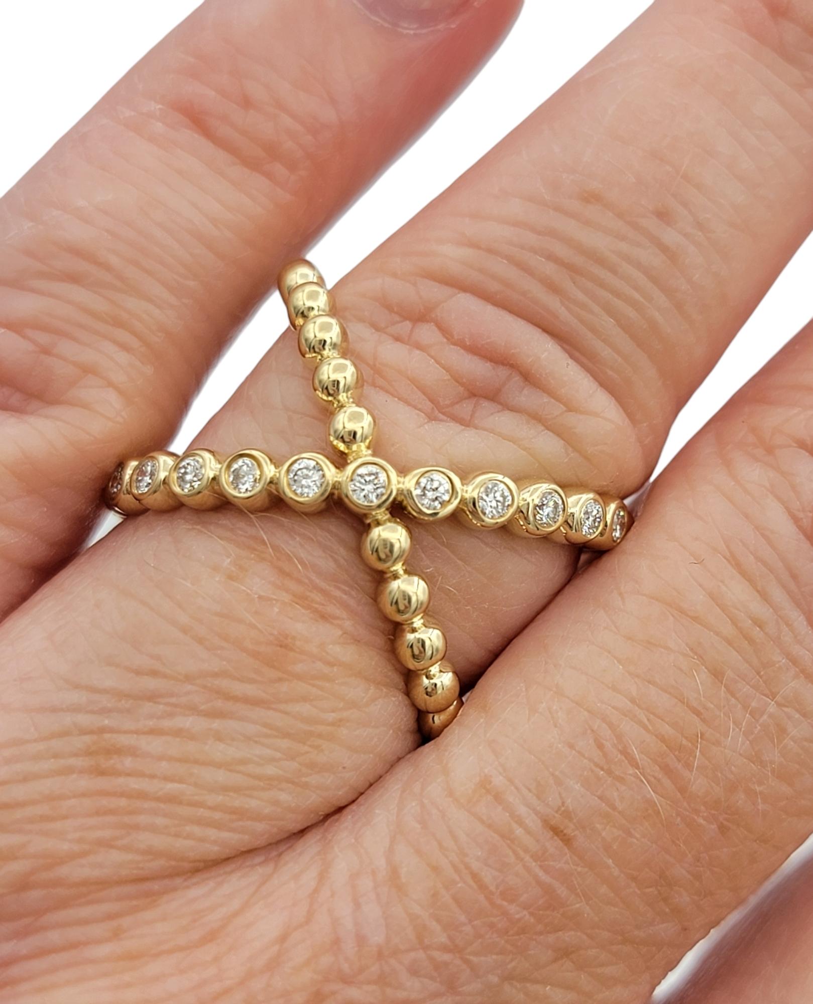 Bague à bulles croisée en or jaune 14 carats avec diamants ronds sertis sur le chaton en vente 2