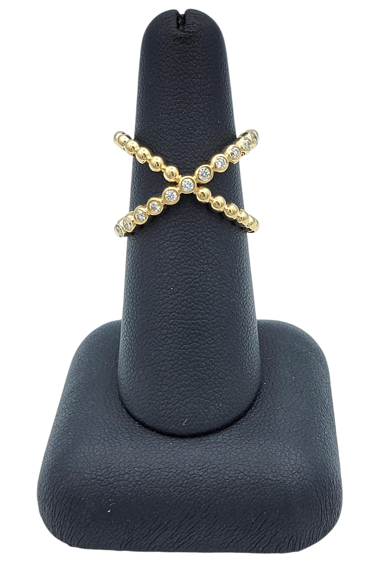 Bague à bulles croisée en or jaune 14 carats avec diamants ronds sertis sur le chaton en vente 3
