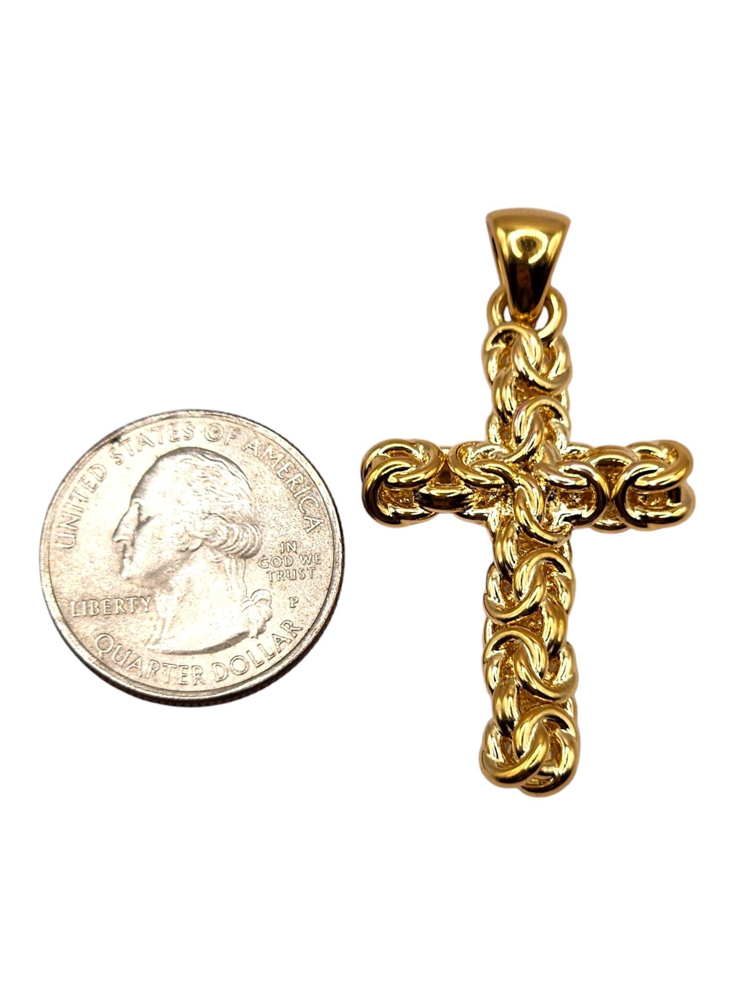 Pendentif croix en or jaune 14 carats n° 19994 Pour femmes en vente