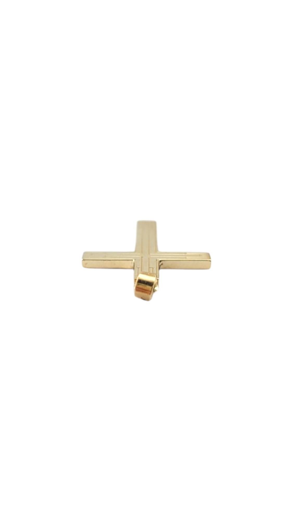 Pendentif croix en or jaune 14 carats #21275 en vente 2