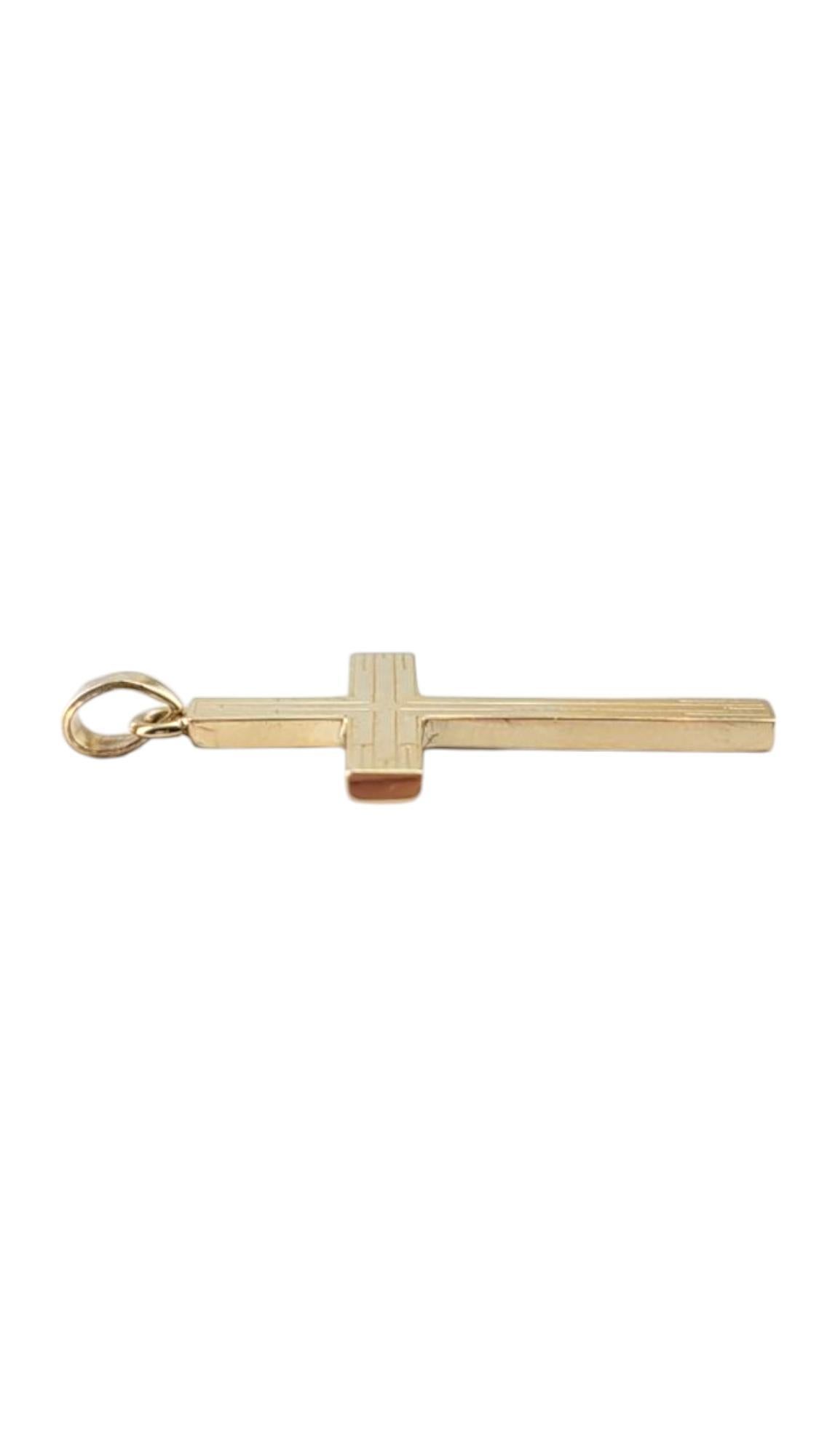 Pendentif croix en or jaune 14 carats #21275 en vente 3
