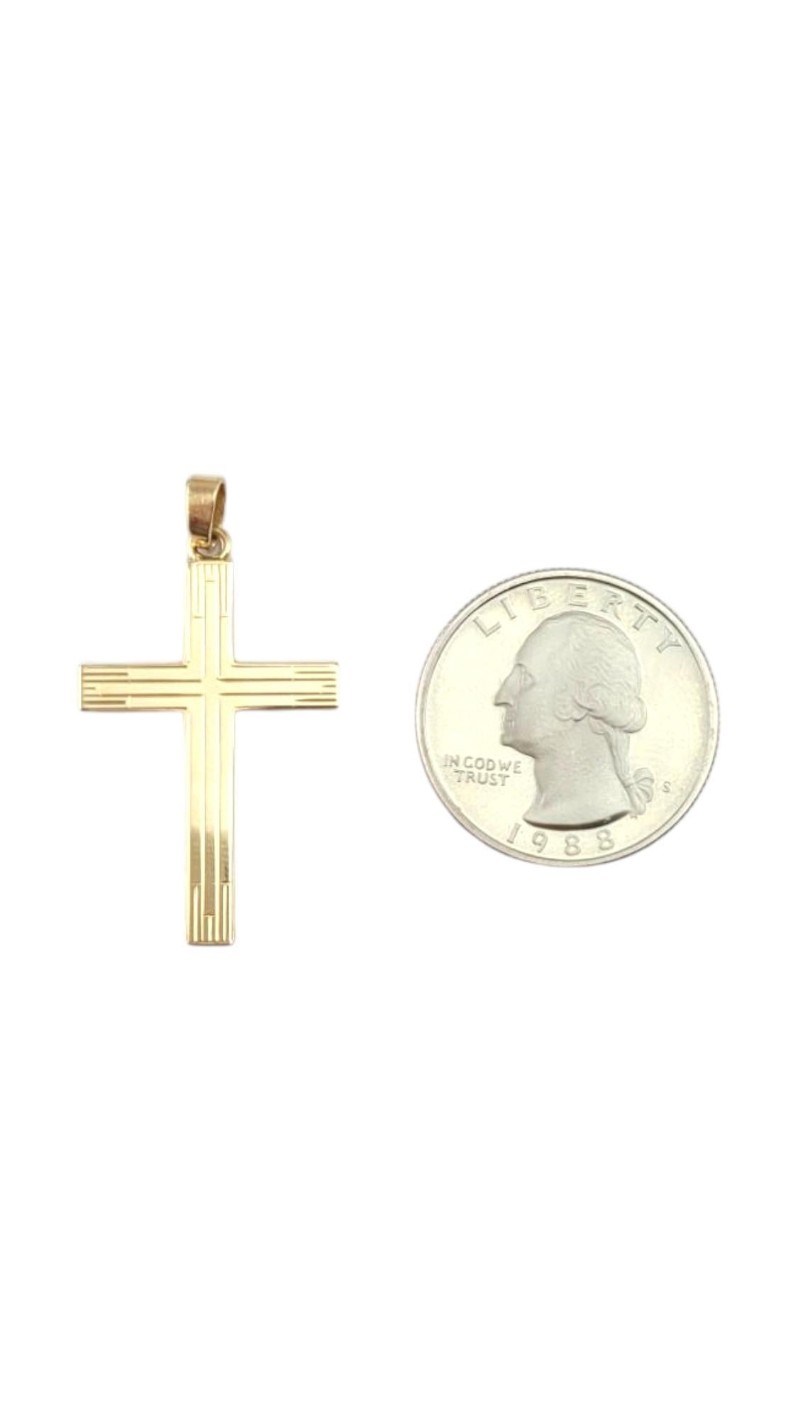 Pendentif croix en or jaune 14 carats #21275 en vente 4