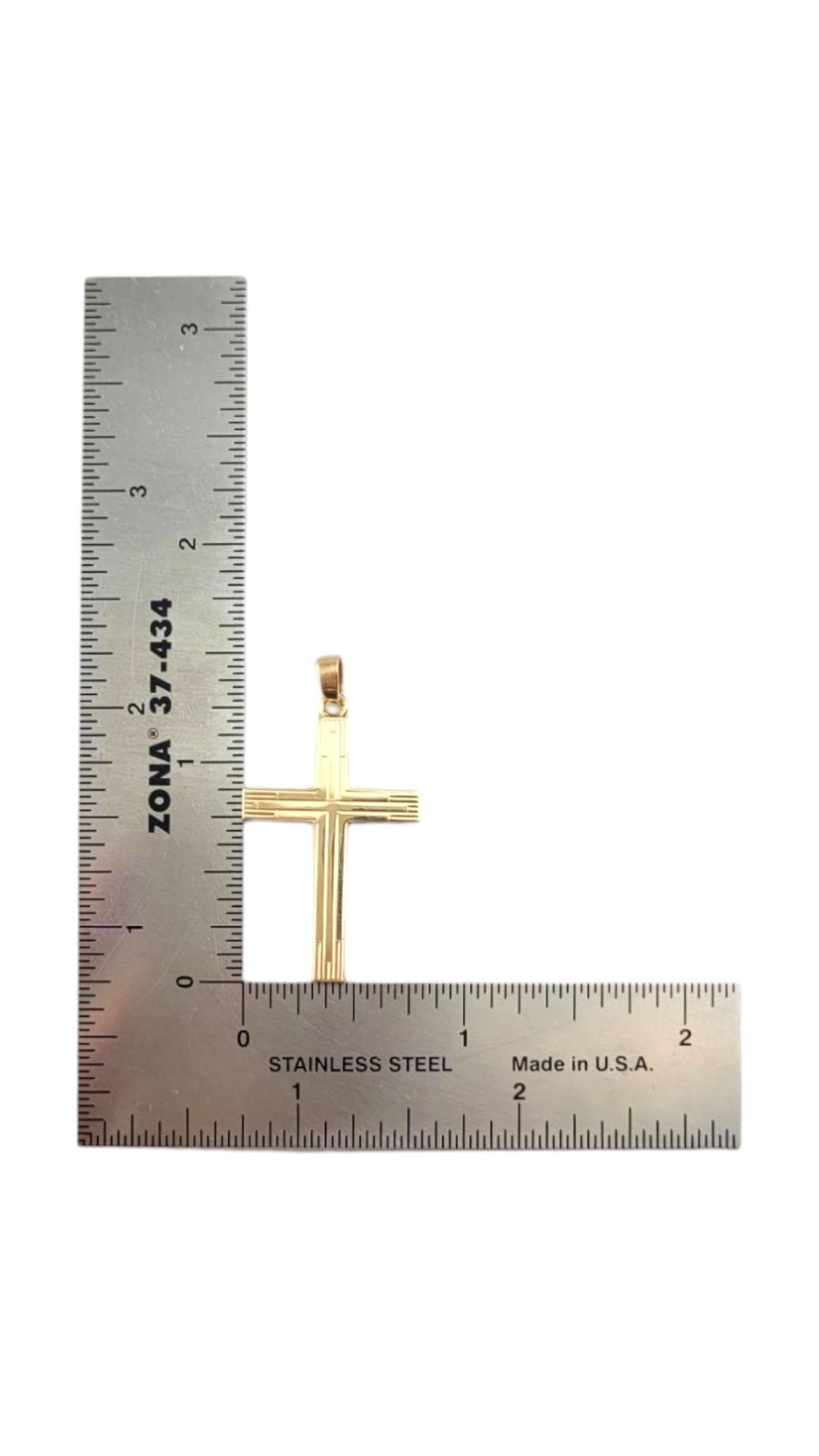 Pendentif croix en or jaune 14 carats #21275 en vente 5