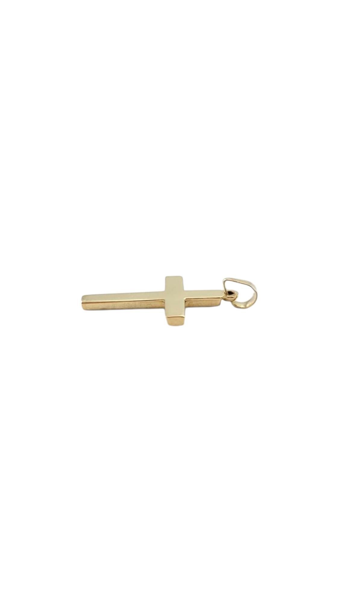 Pendentif croix en or jaune 14 carats #22240 en vente 1