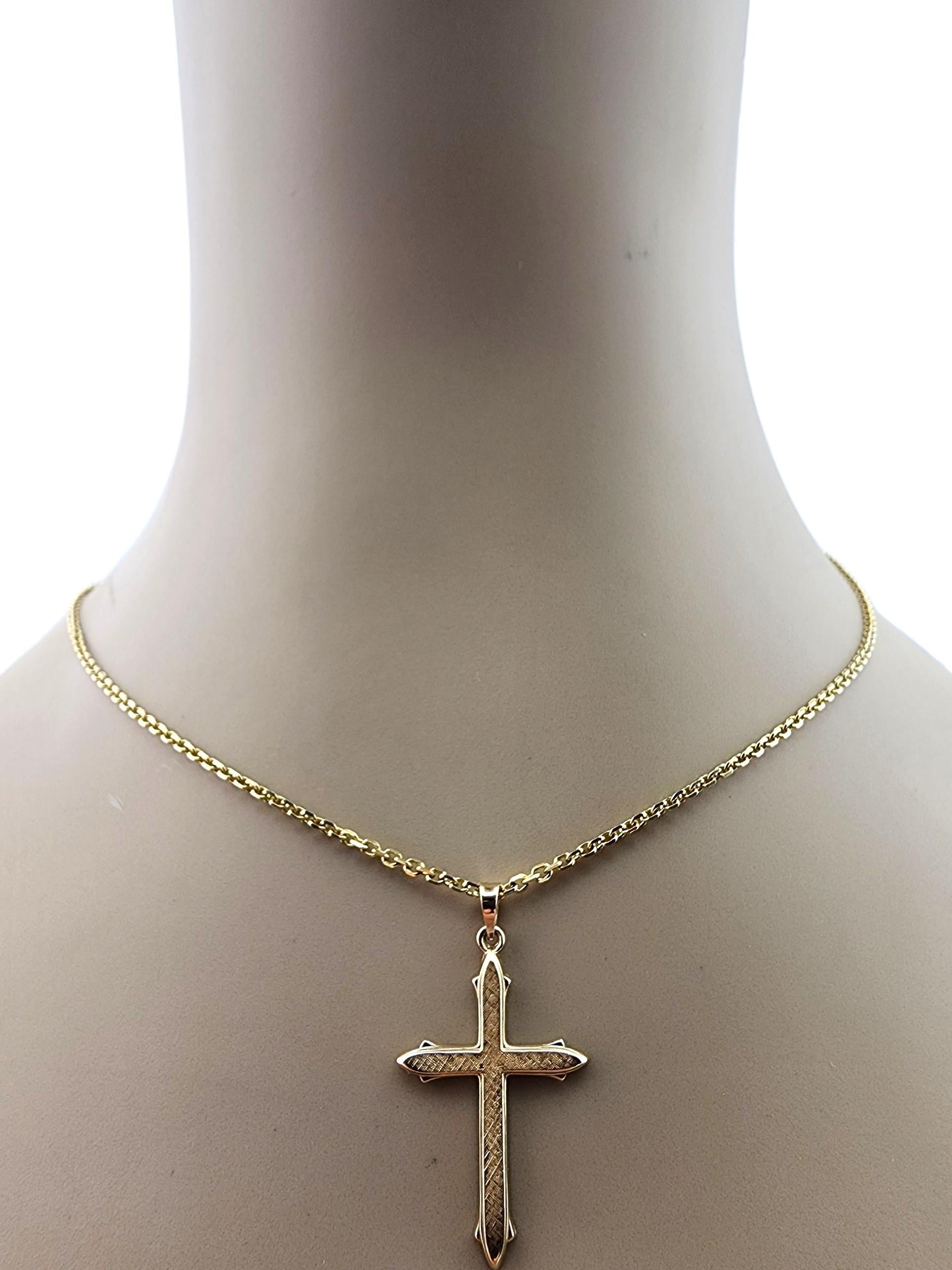 Pendentif croix en or jaune 14 carats #23163 en vente 4